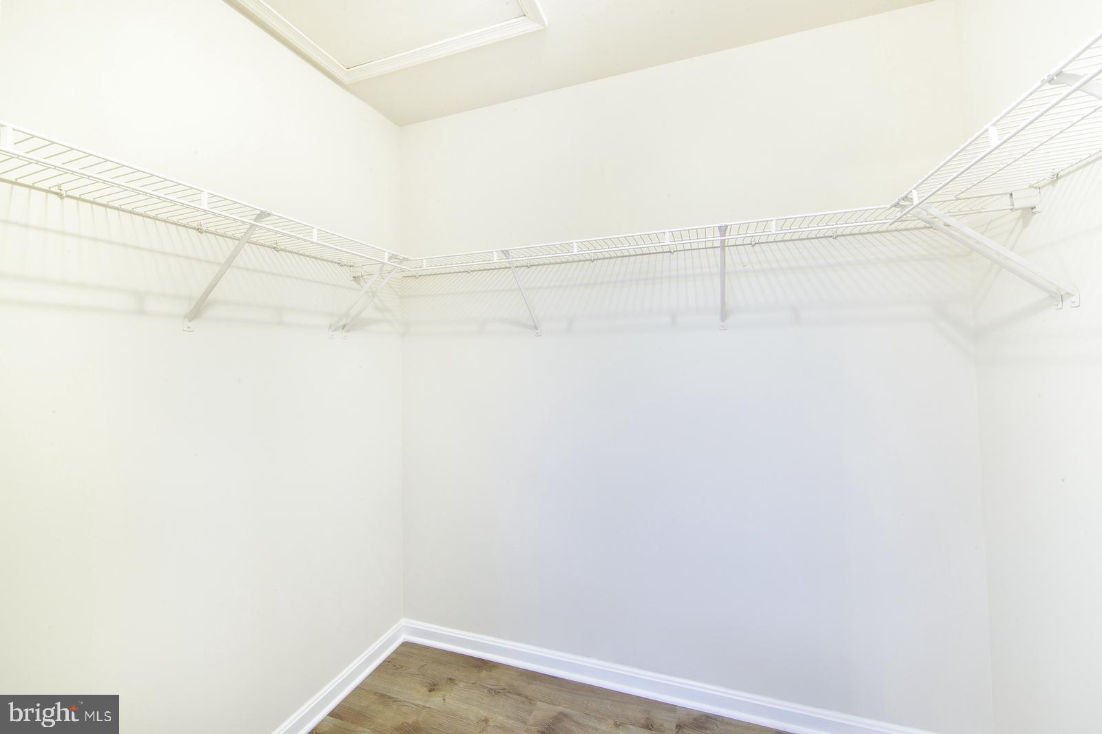 ASHBURN FARM - Residential Lease