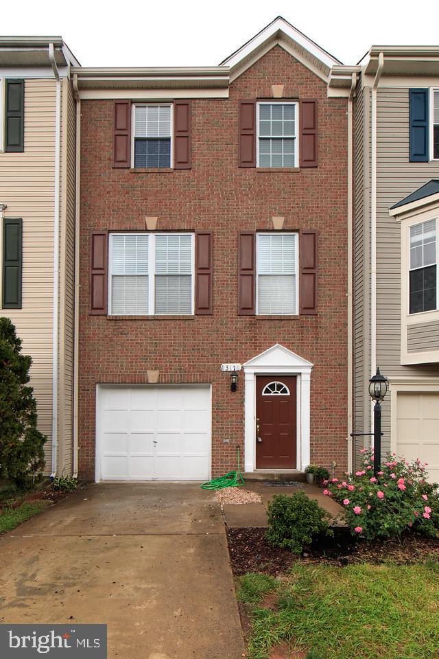 ASHBURN FARM - Residential Lease