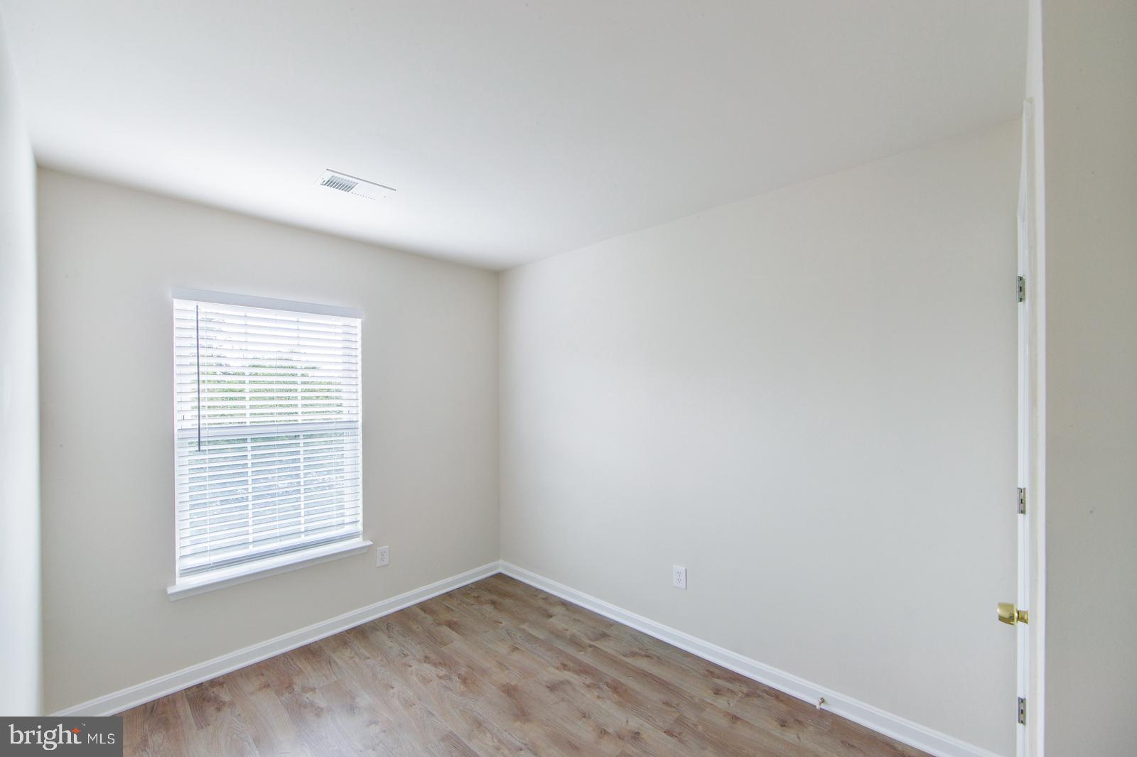 ASHBURN FARM - Residential Lease