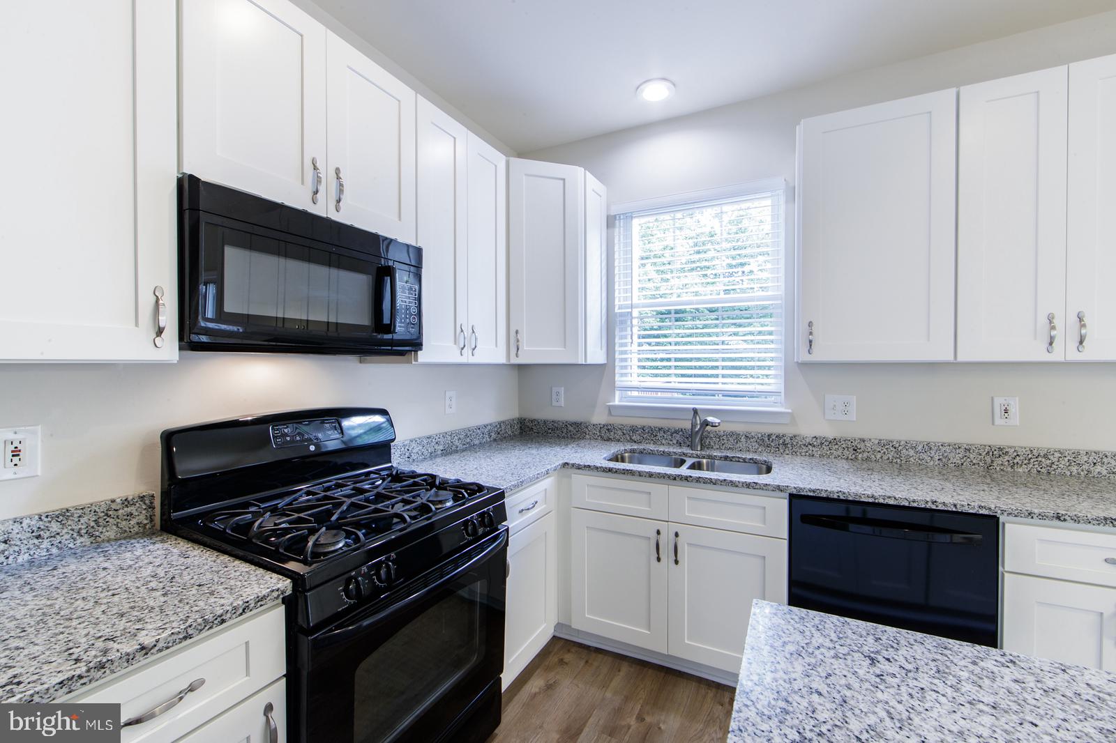 ASHBURN FARM - Residential Lease