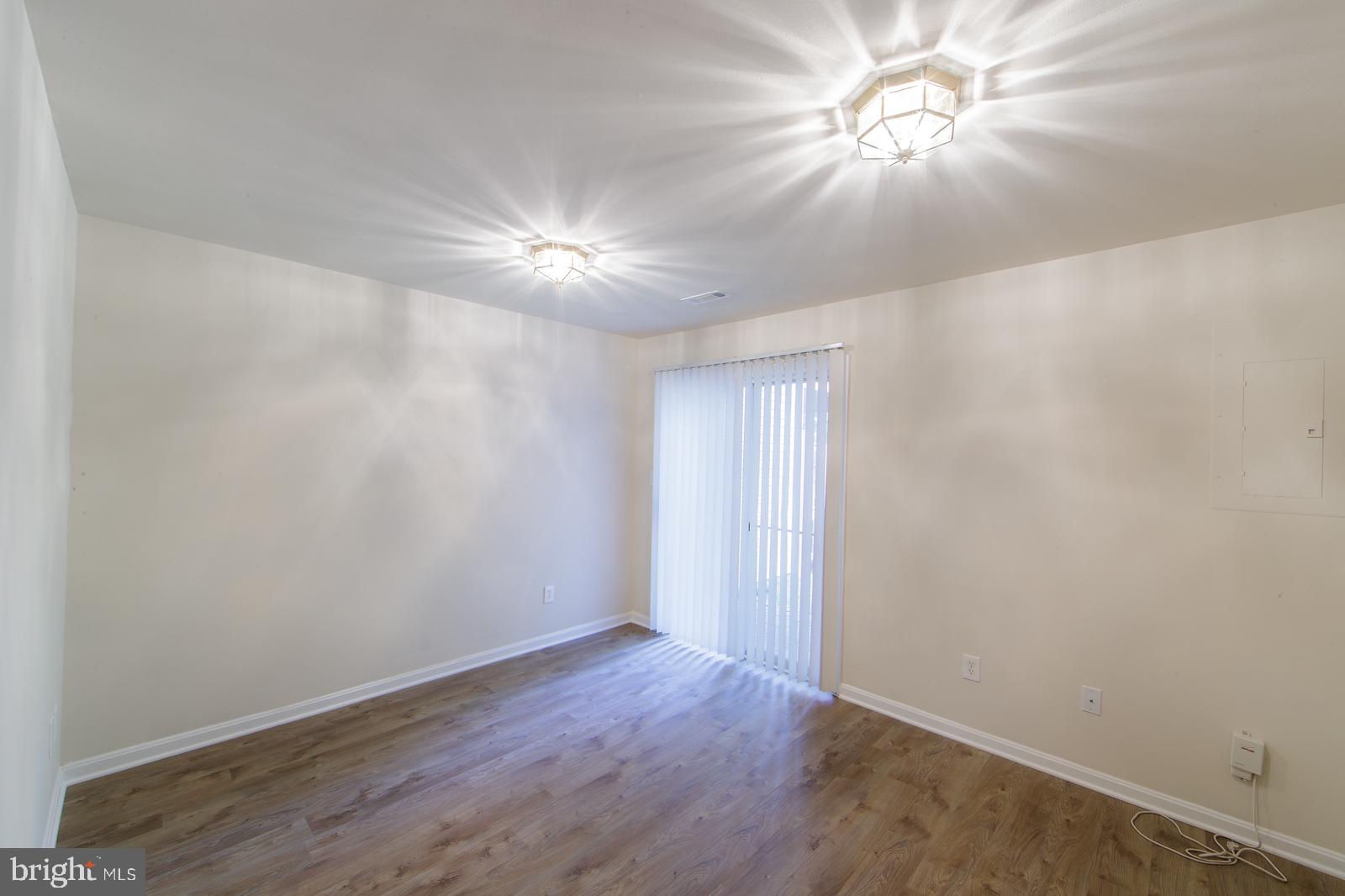 ASHBURN FARM - Residential Lease