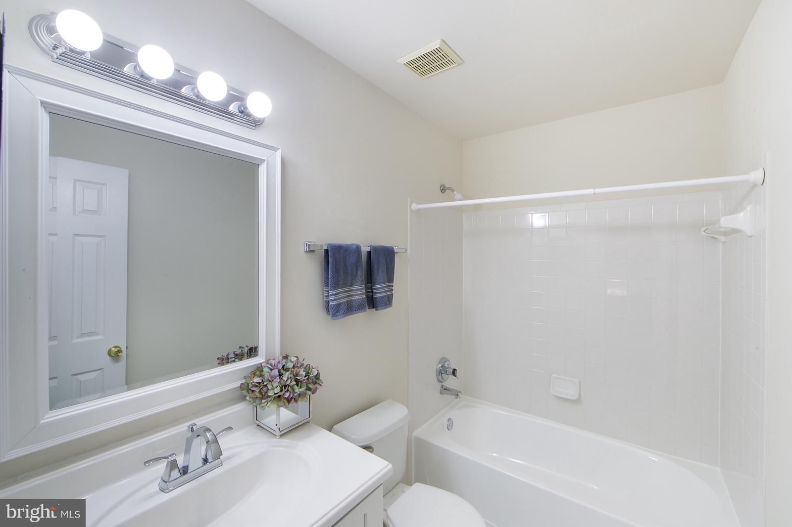 ASHBURN FARM - Residential Lease