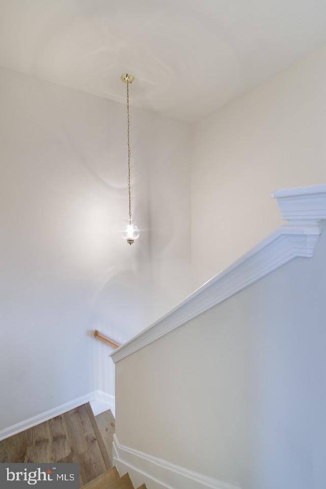 ASHBURN FARM - Residential Lease