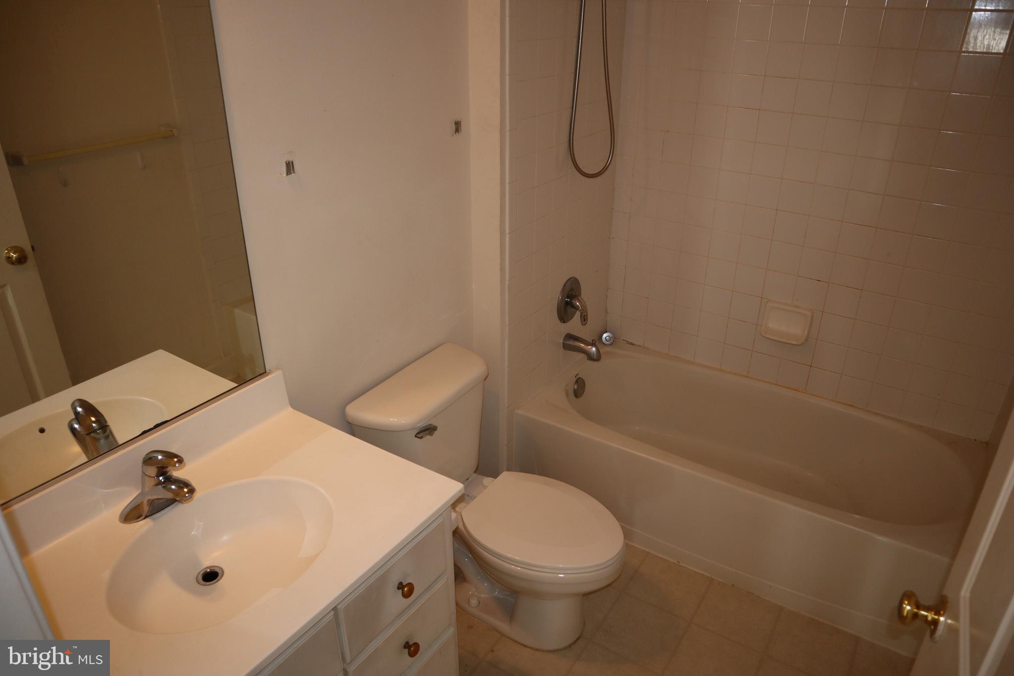 CROSS CREEK CLUB - Residential Lease