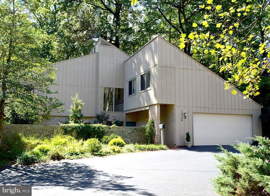 Spectacular contemporary home.  This 2 lvl, 5BD, 2.5BA, boast; courtyard, private patio & multiple balconies, that create a relaxing home environment. Windows galore, make this home light & bright. Spacious bedrooms, hardwoods on 2 lvls, newer appliances, energy efficient windows & doors &  newer heating system. Large open rooms, vaulted ceilings, wood burning fireplace. Short walk to pool.