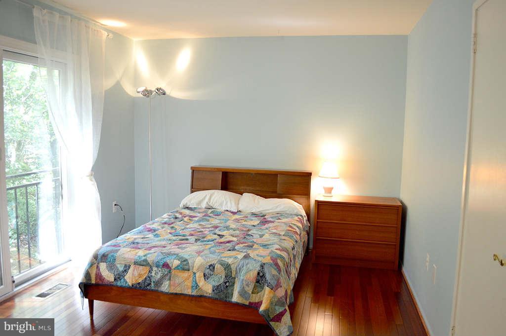 RESTON - Residential