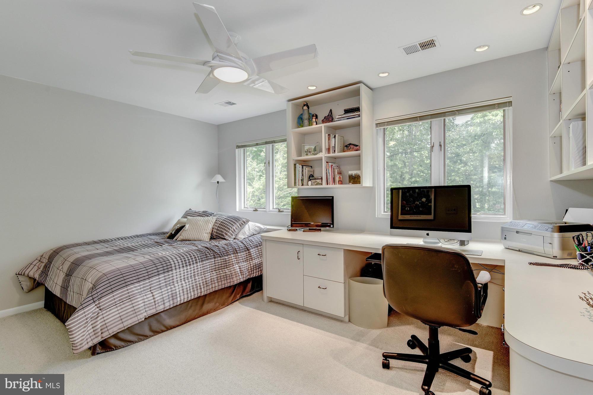 WOODSIDE ESTATES - Residential