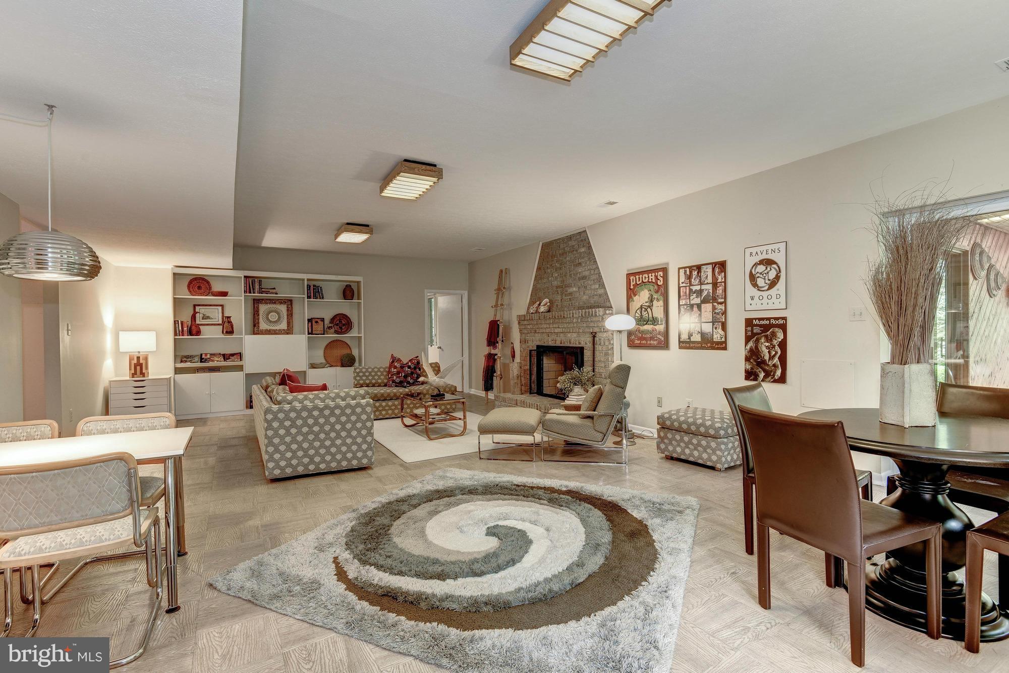 WOODSIDE ESTATES - Residential