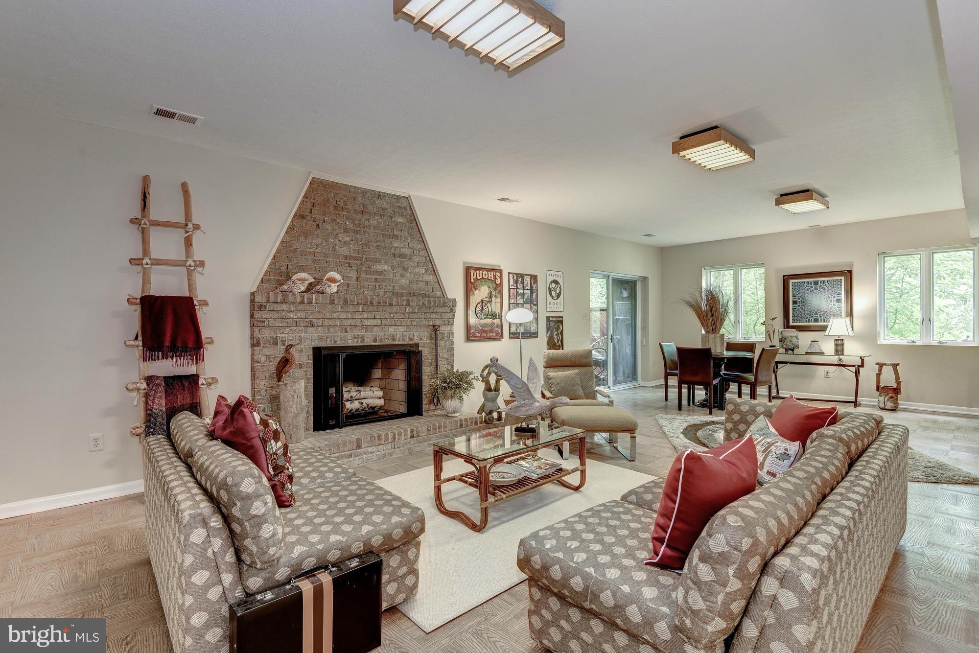 WOODSIDE ESTATES - Residential