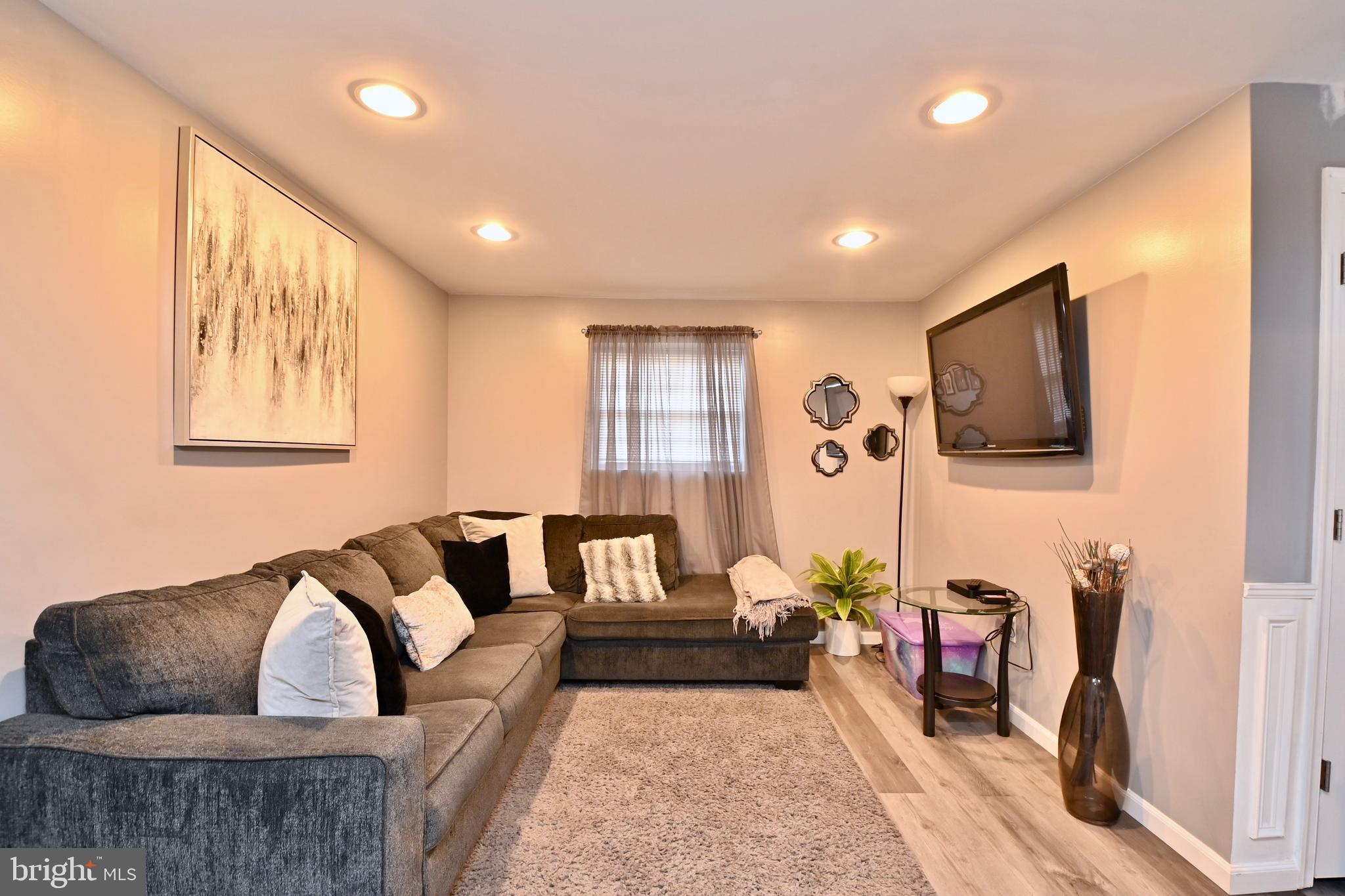 WHITE OAK VILLAGE SUB - Residential