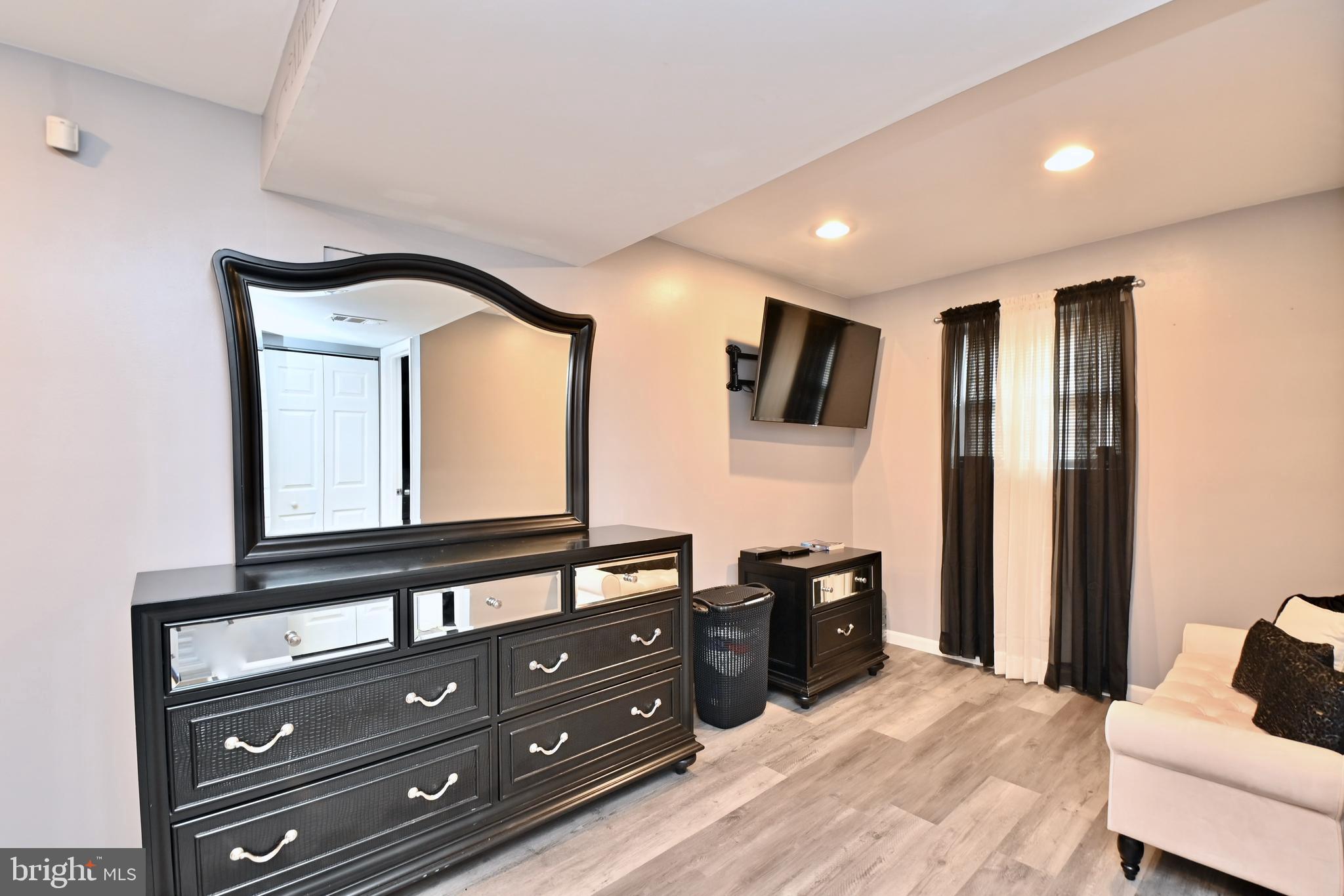 WHITE OAK VILLAGE SUB - Residential