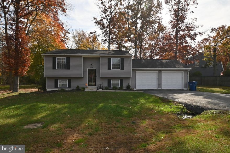 Beautiful Split foyer with slightly older upgrades!  Show place!  Floor plan was opened up during upgrades.  Gourmet kitchen overlooking the breakfast area and living room, master bathroom and hall bath, finished basement, attached front loading 2 car garage all nestled on a large lot.