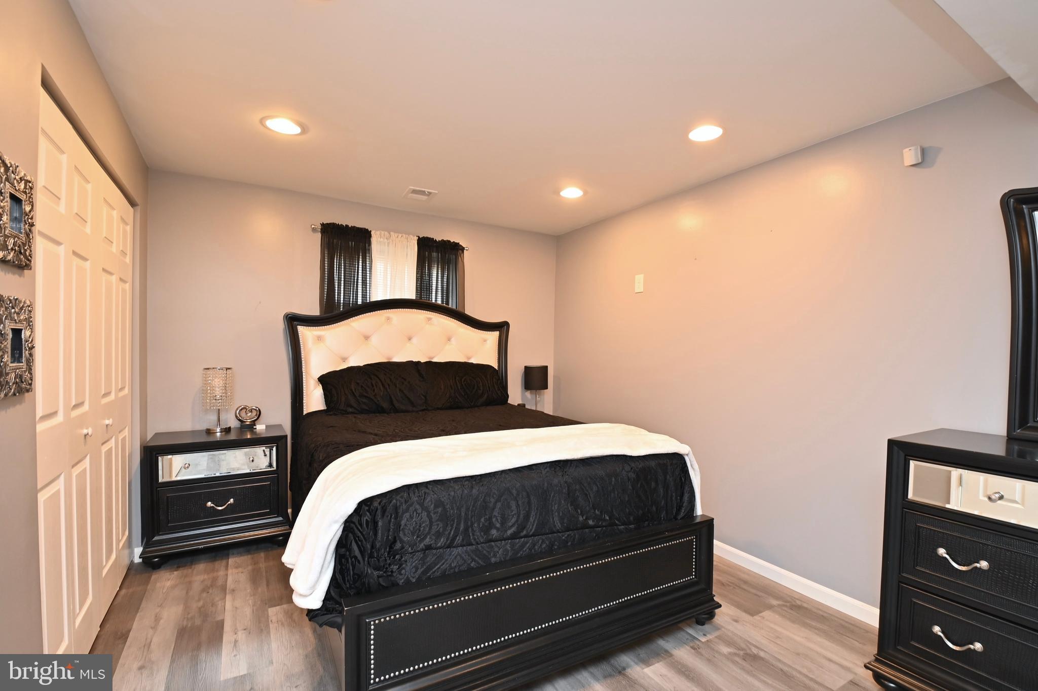 WHITE OAK VILLAGE SUB - Residential