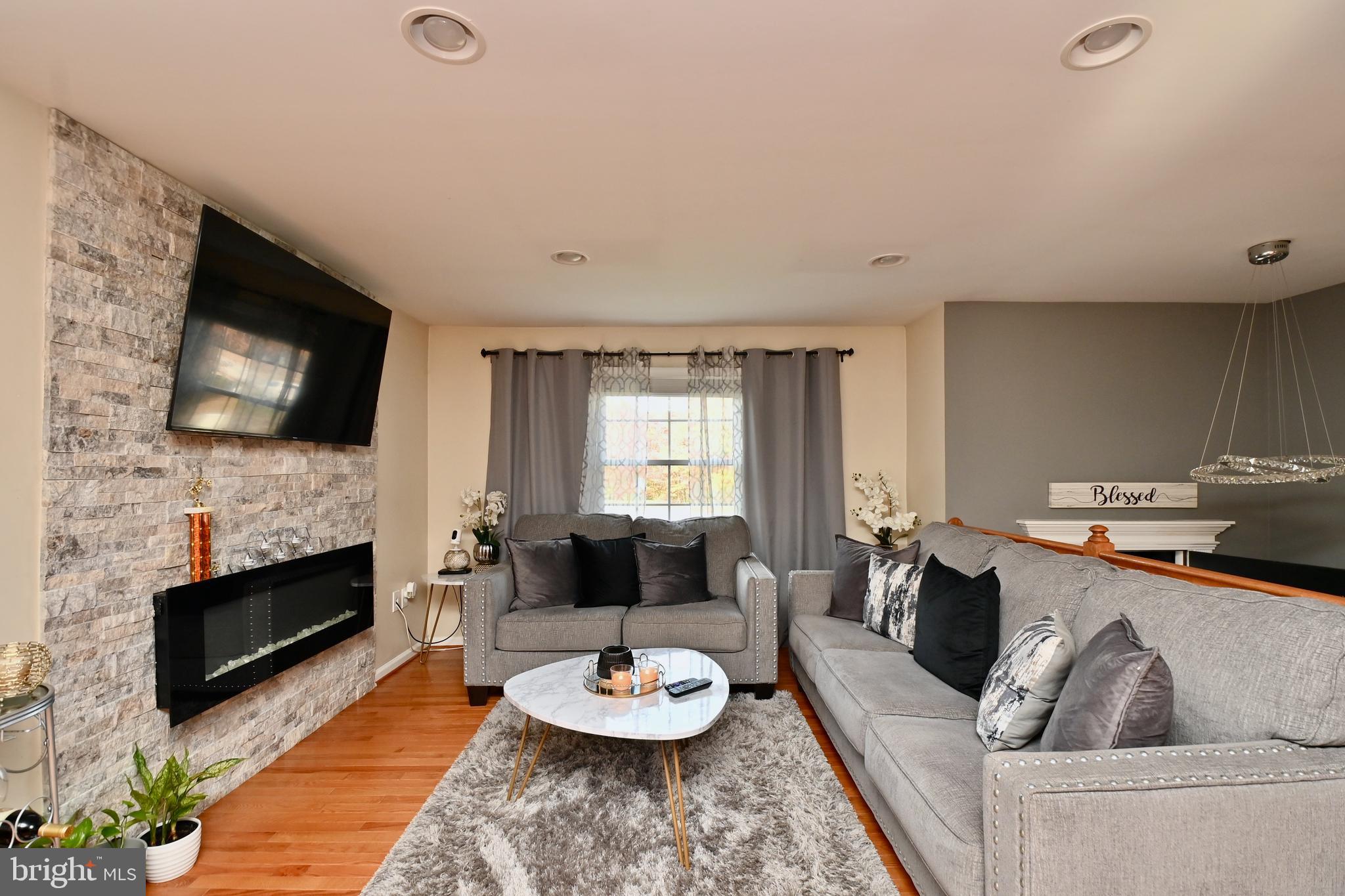 WHITE OAK VILLAGE SUB - Residential