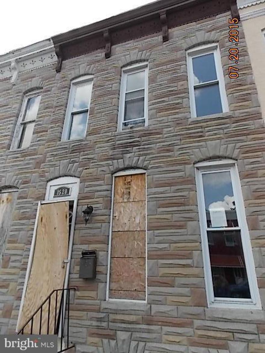 INVESTOR ALERT! 3 BR 1 BA. Close to ALL bus-lines.Property needs work but has lots of potential.Property eligible under Freddie Mac First Look Initiative (homeowners only) thru 8/22/15.SOLD AS-IS.GR/HOA/FF fees TBD by buyer.Seller pays NO transfer/recordation costs.>>AGENTS SEE AGENT REMARKS FOR OFFER INSTRUCTIONS.
