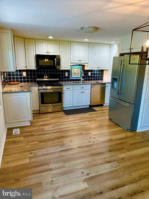 RIVERDALE FOREST - Residential Lease