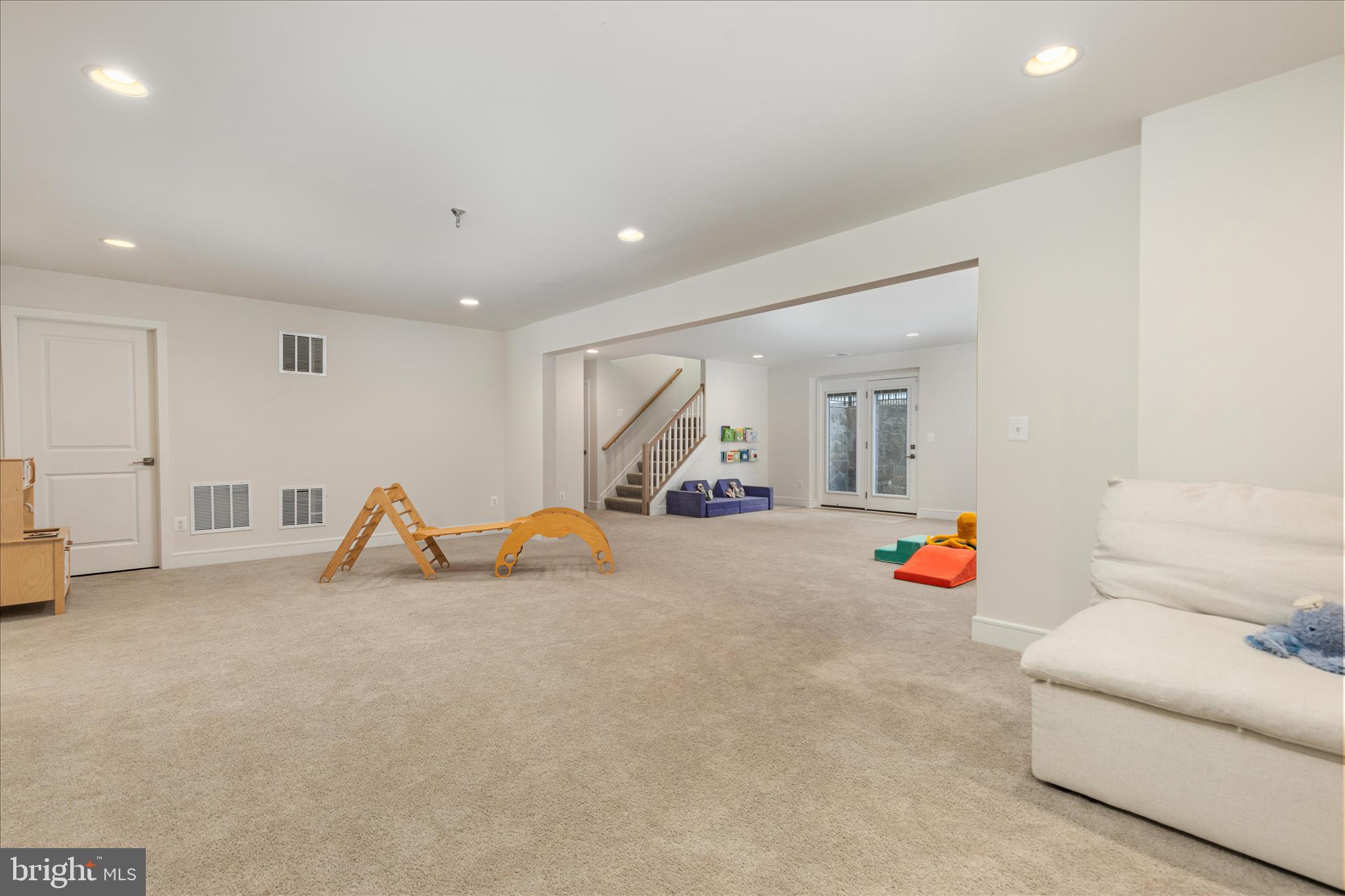 MEADOWBROOK - Residential