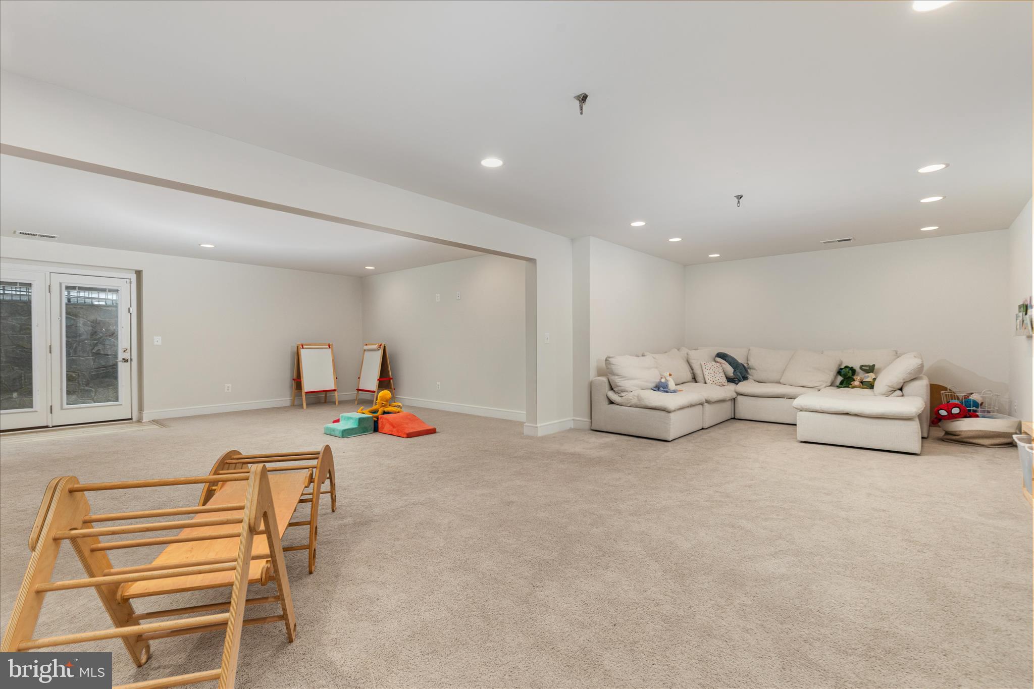 MEADOWBROOK - Residential