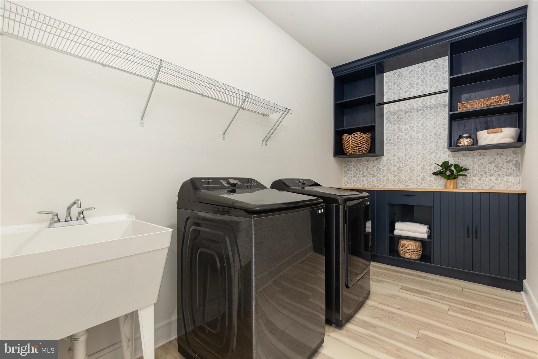 MEADOWBROOK - Residential