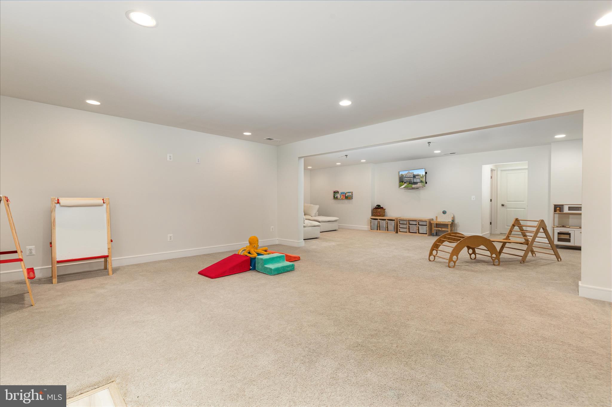 MEADOWBROOK - Residential
