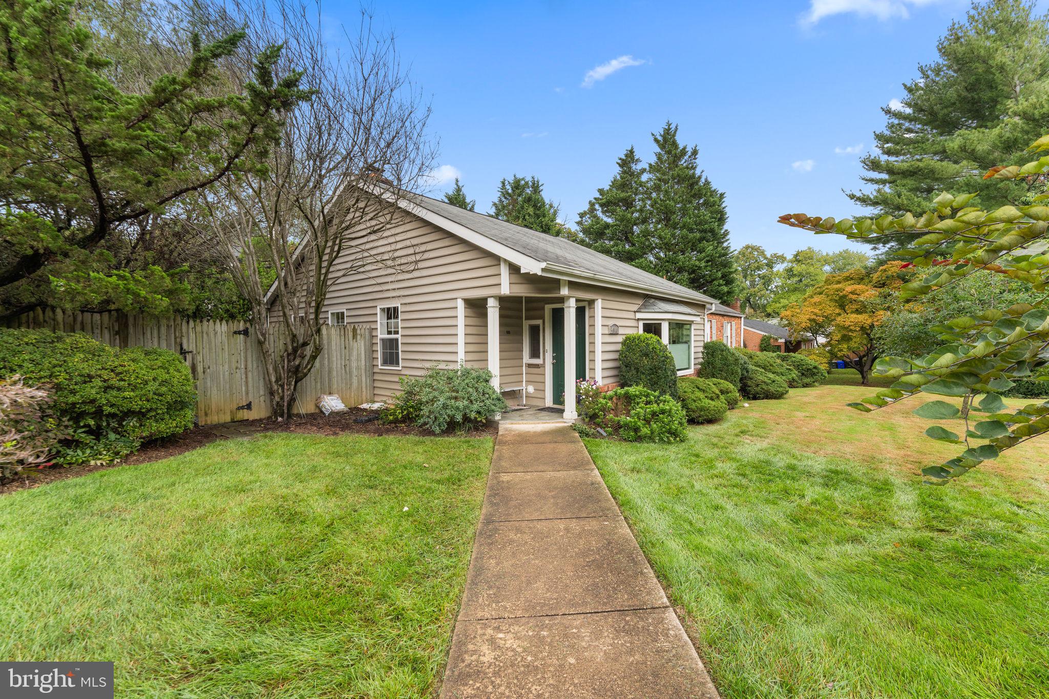 GOLF CLUB MANOR - Residential