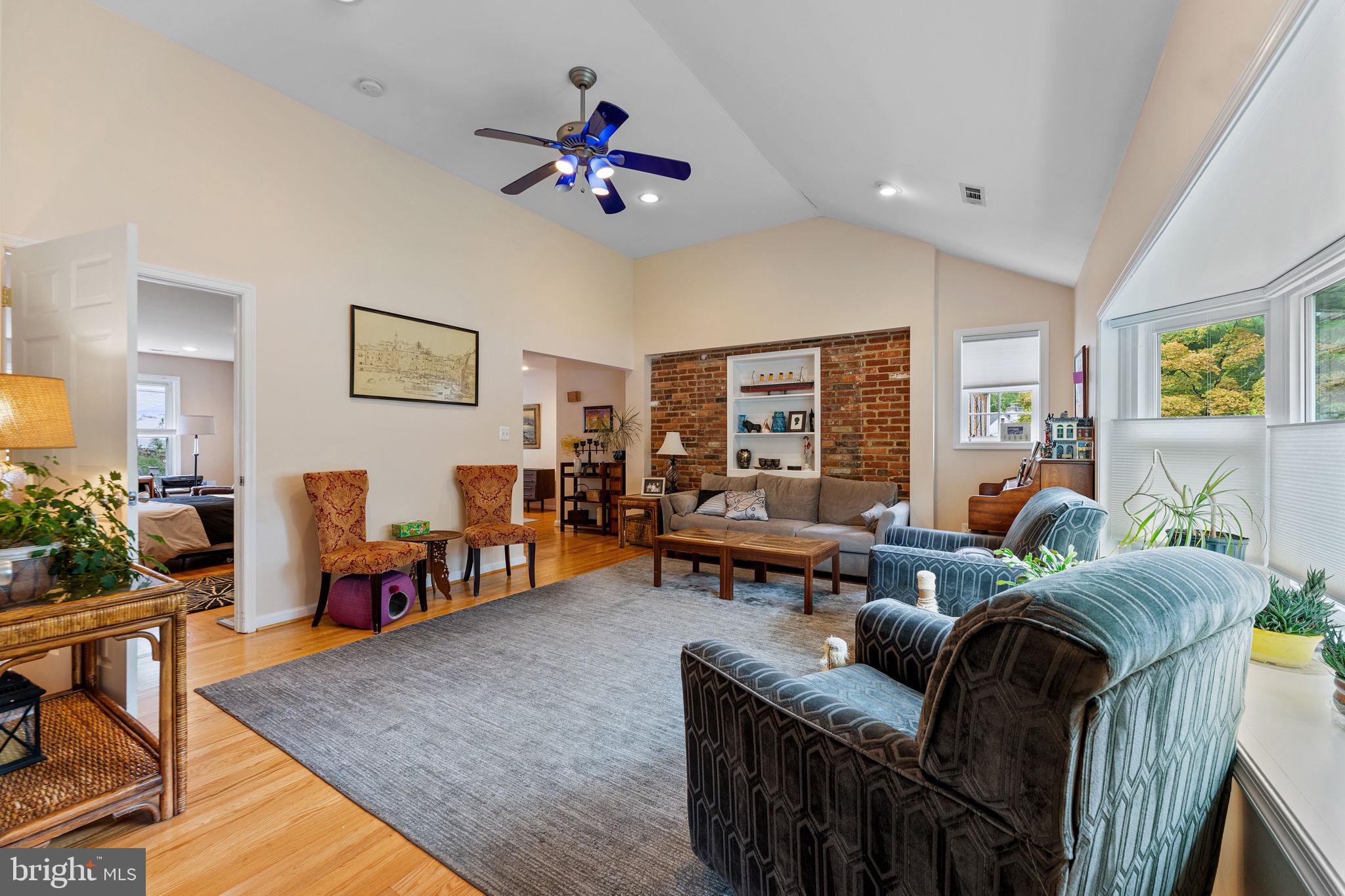 GOLF CLUB MANOR - Residential