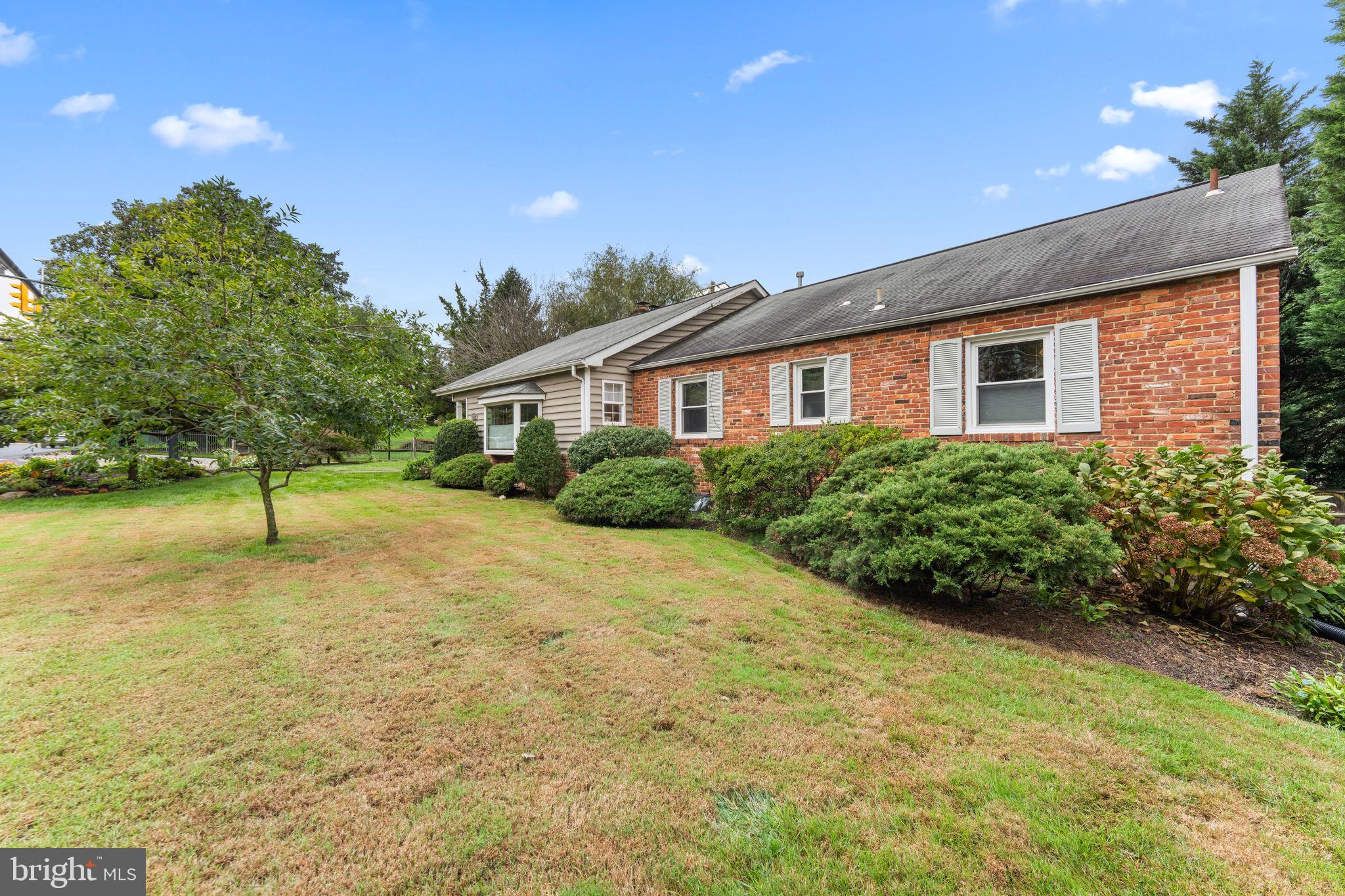 GOLF CLUB MANOR - Residential