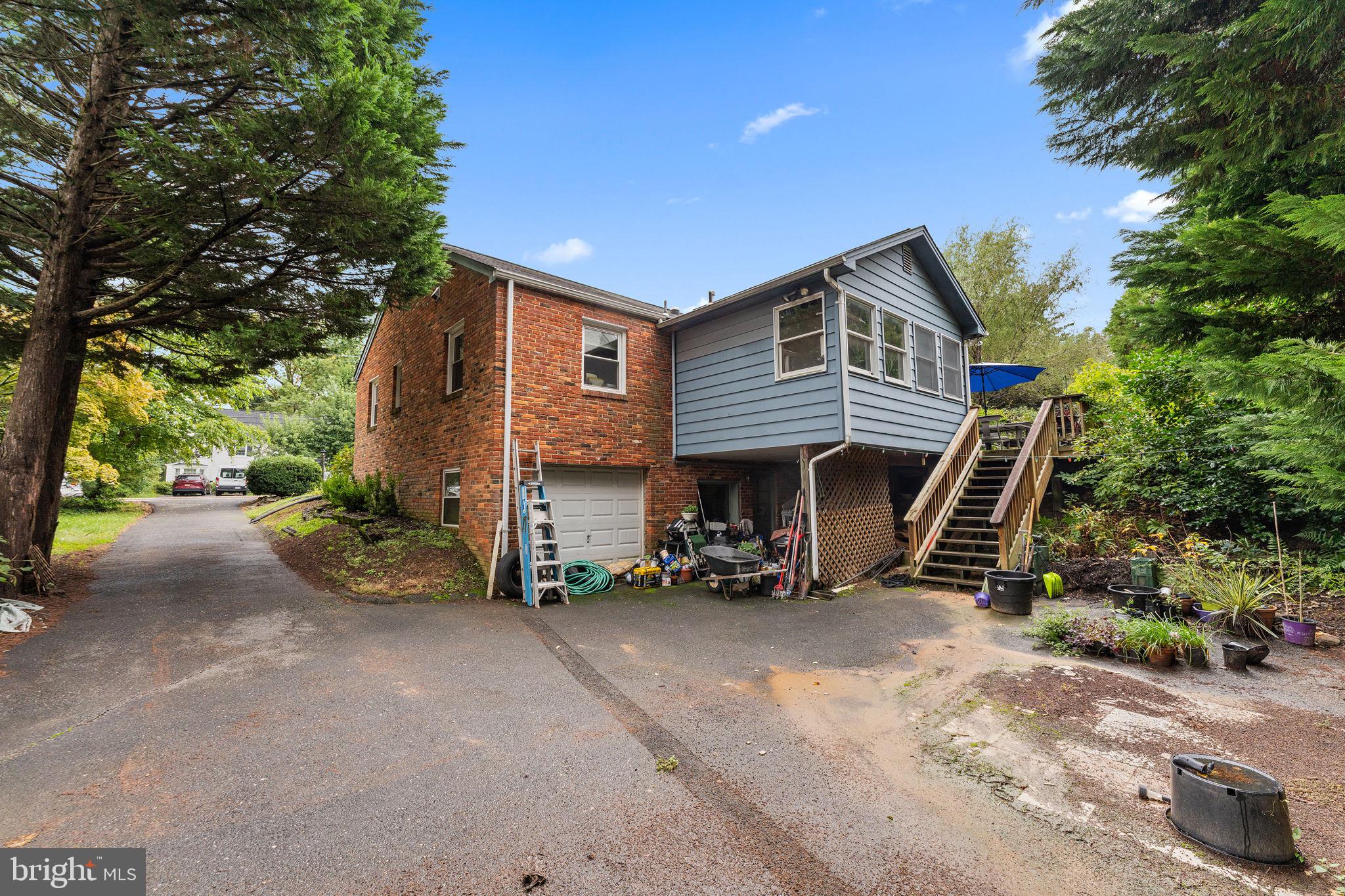 GOLF CLUB MANOR - Residential