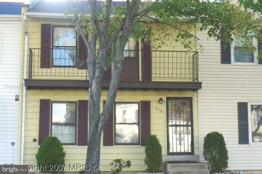 Investor alert!  Do not miss the opportunity of this spacious 3 levels home in the desired Largo community.  Easy access to major highways.  It won't last.