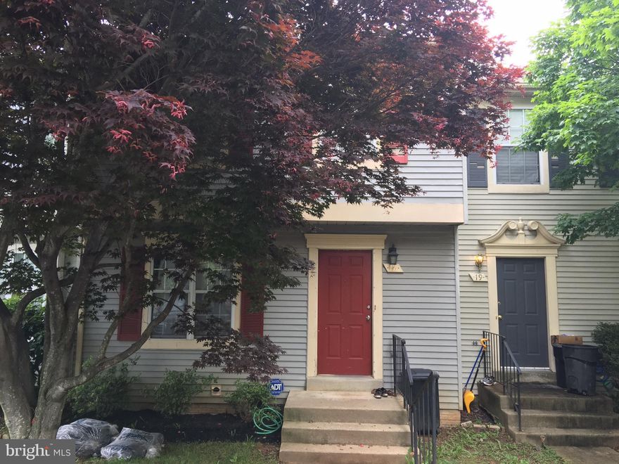 NEW LOWER PRICE.NICE TOWNHOUSE CLOSE TO QUANTICO AND SHOPPING. NEWER ROOF, NEWER HVAC. SS APPLIANCES. HUGE DECK WITH A WALKOUT BASEMENT ,BAR AND WET SINK AND FULL BATH.  CALL ALT AGENT FOR  DETAILS