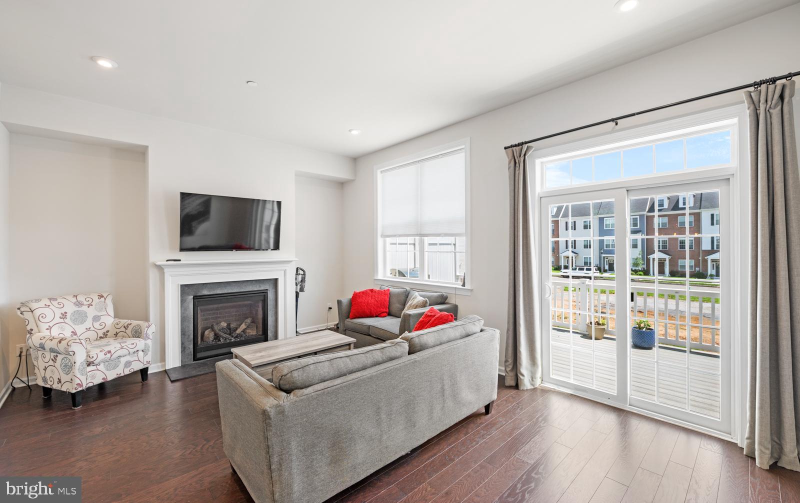 STEELPOINTE - Residential