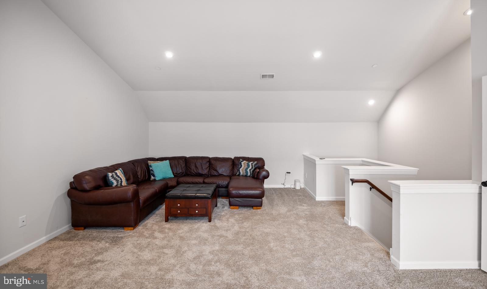 STEELPOINTE - Residential