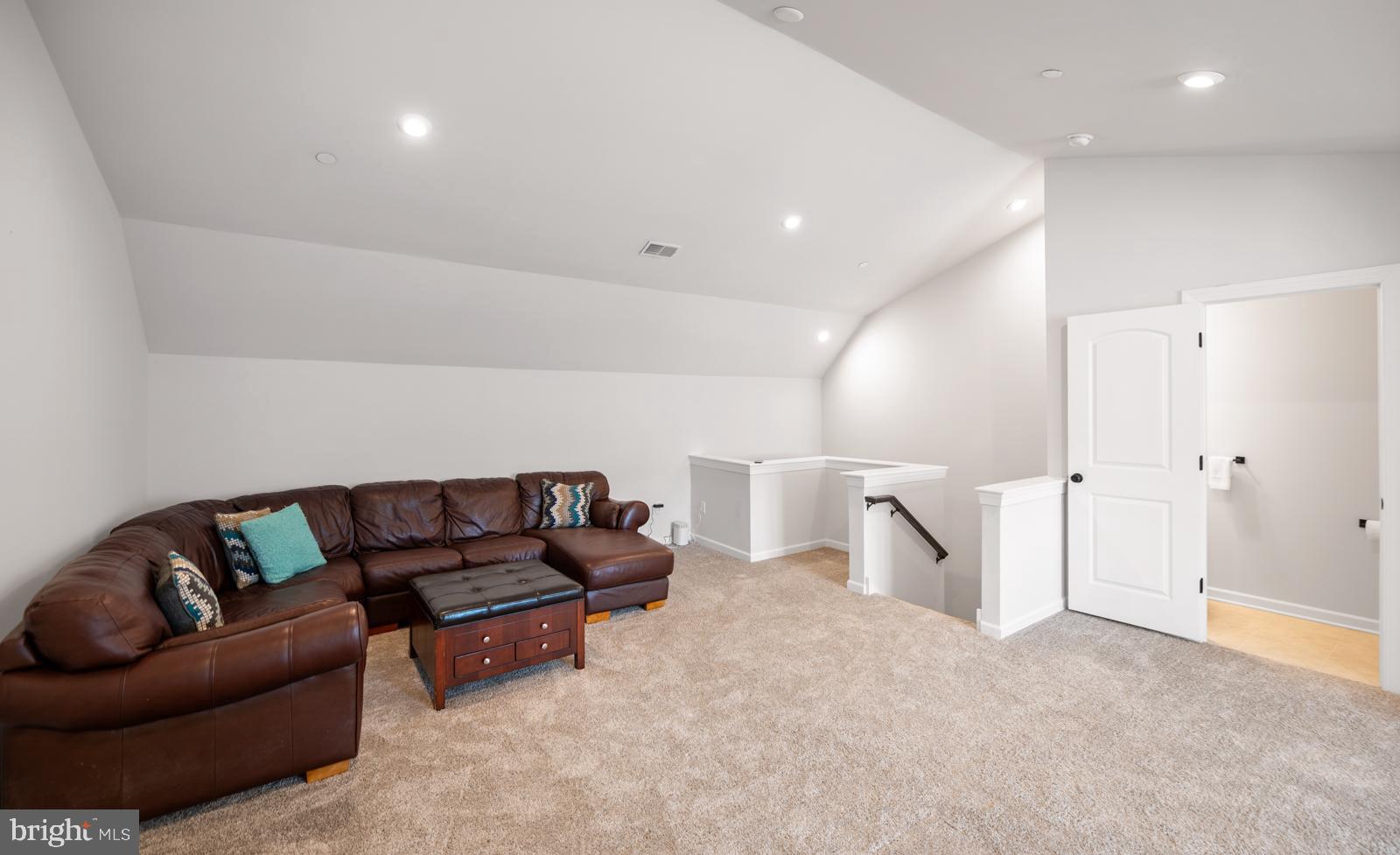 STEELPOINTE - Residential