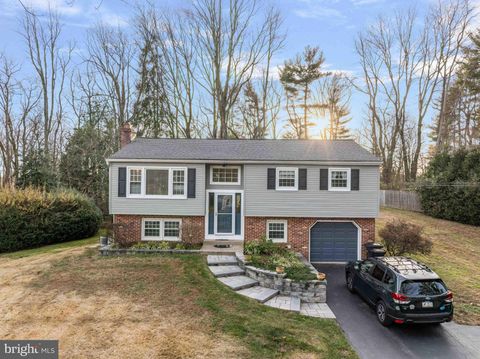 472 WOODWARD DRIVE HUNTINGDON VALLEY PA 19006