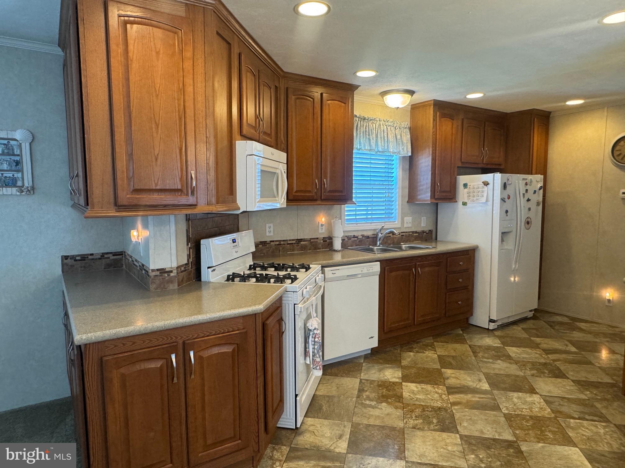 COLONIAL EAST MHP - Residential