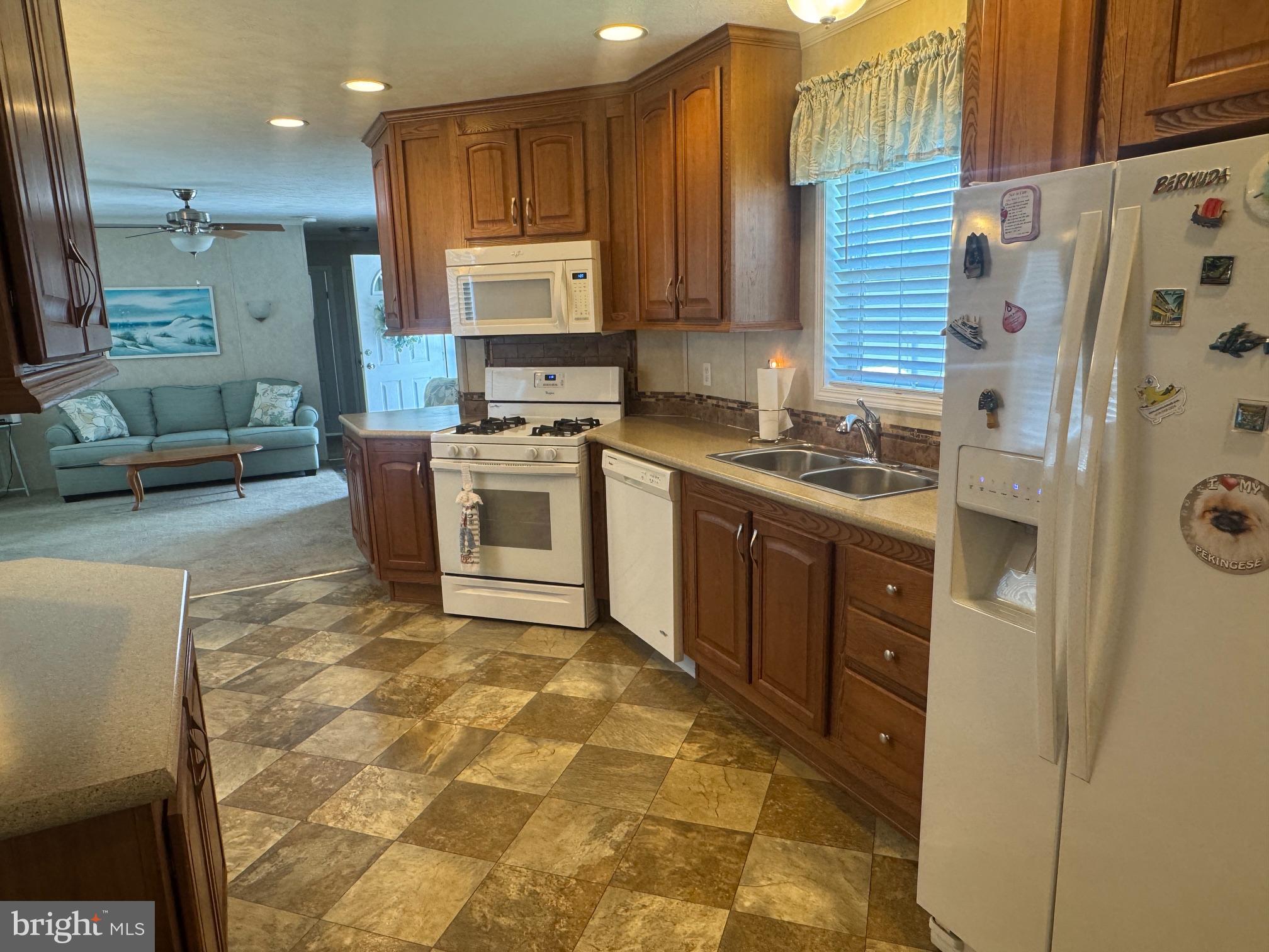 COLONIAL EAST MHP - Residential