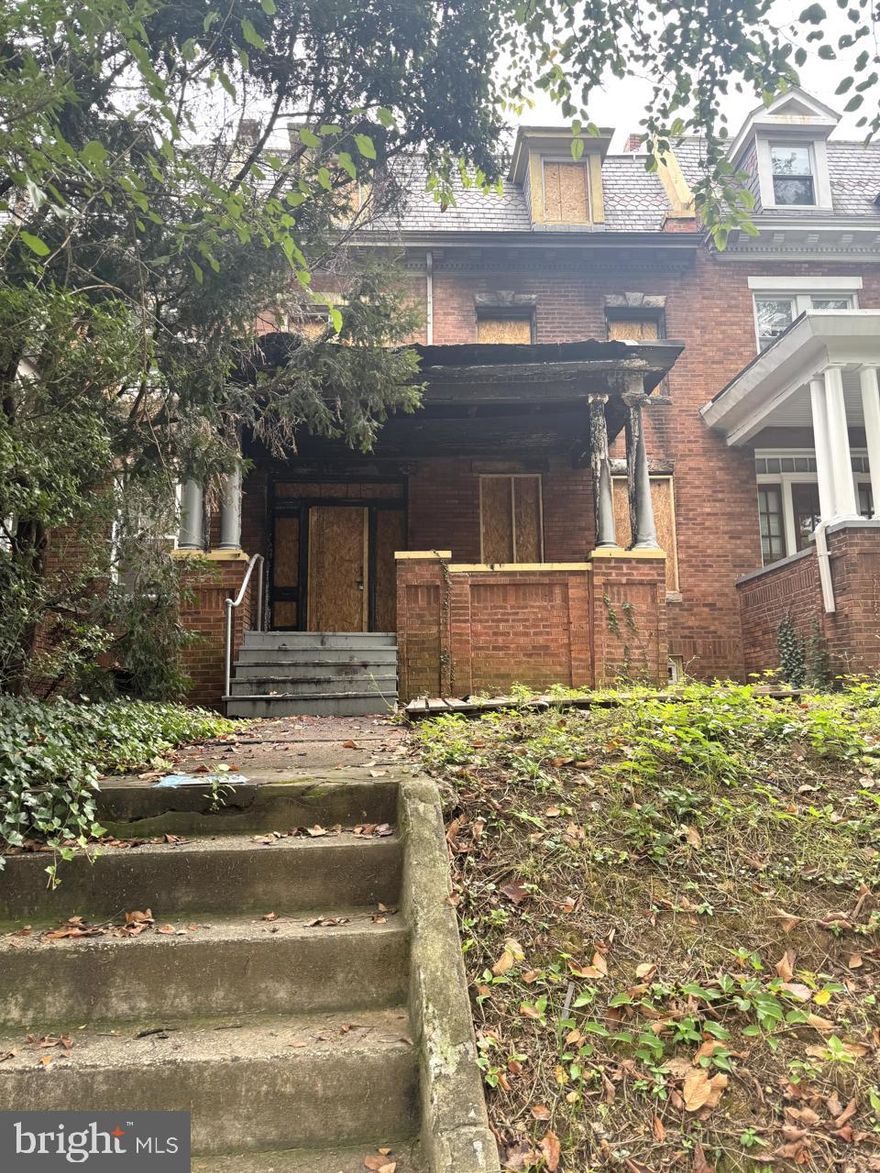 Fire damaged shell in Oakenshaw. Property needs complete renovation and is not safe to enter. Exterior access only.