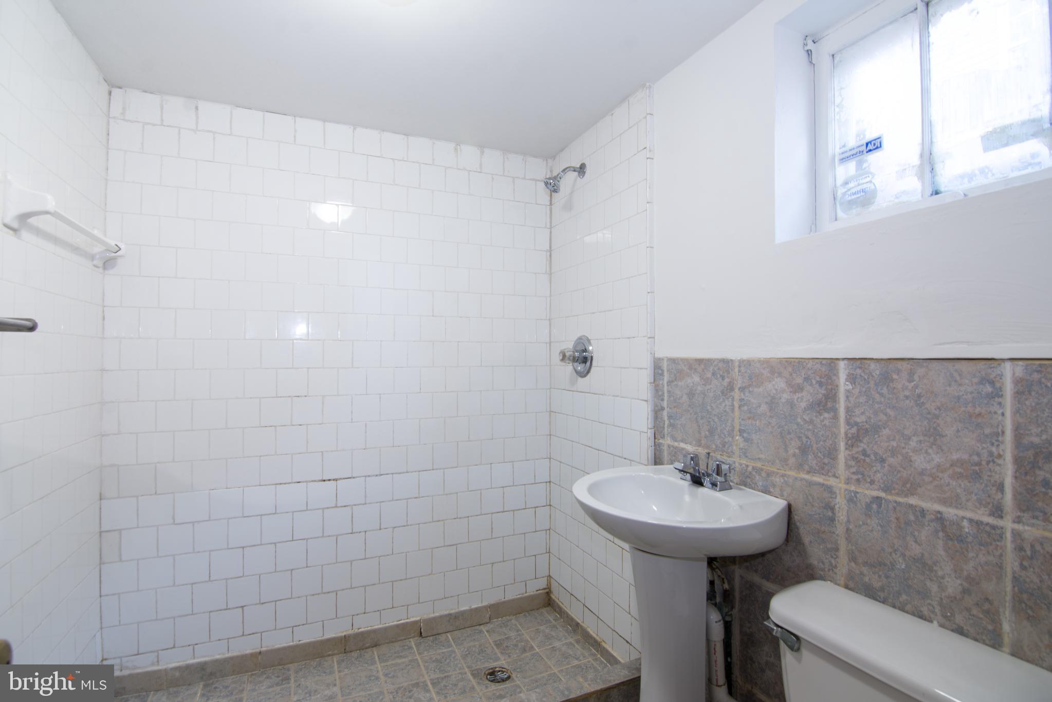 CATONSVILLE MANOR - Residential