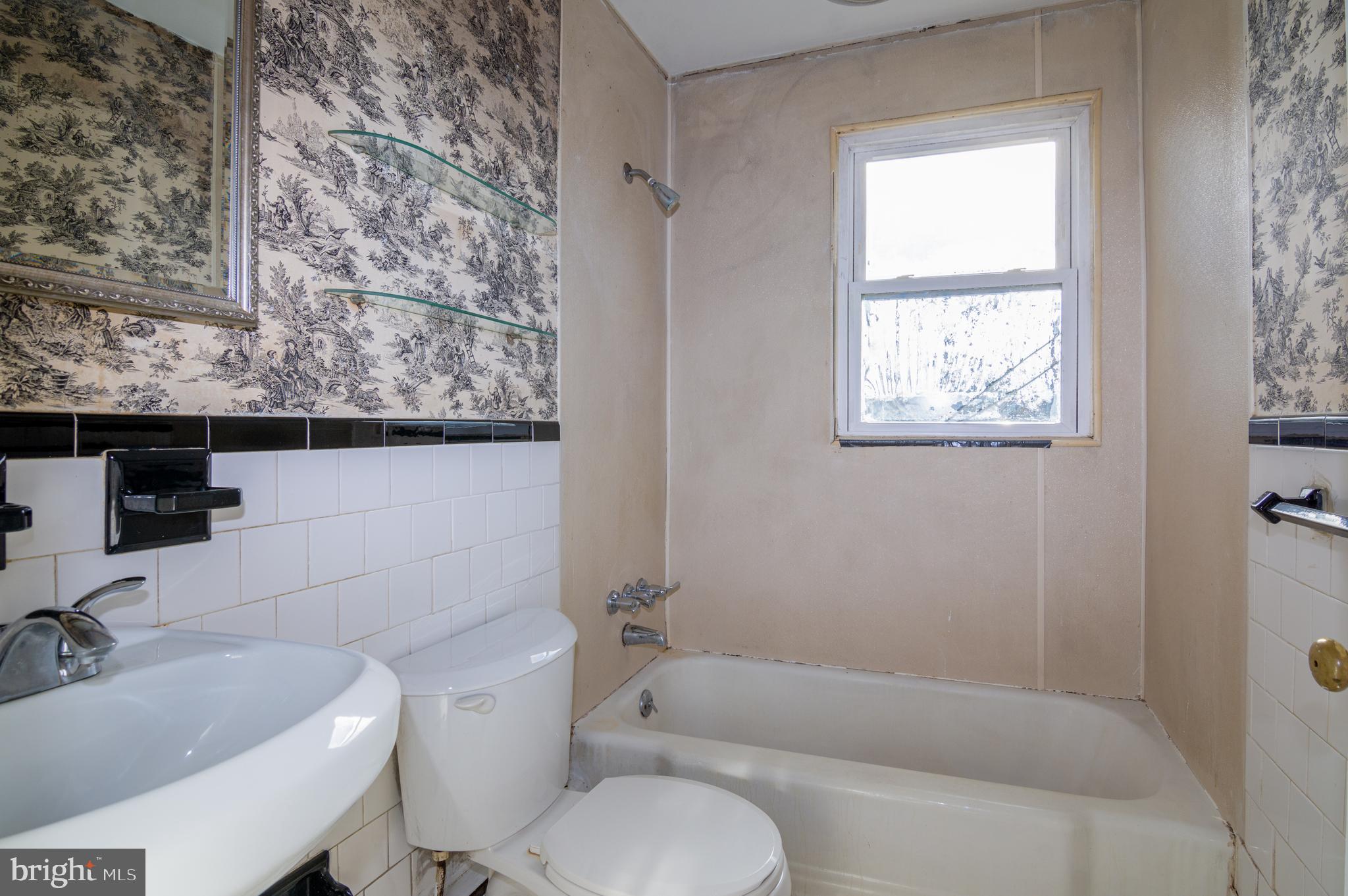 CATONSVILLE MANOR - Residential