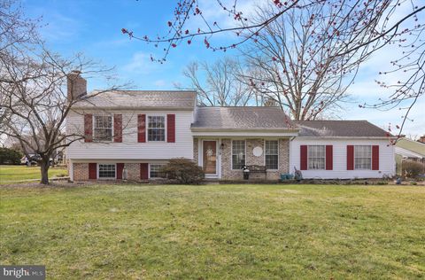 1818 STURBRIDGE DRIVE LANCASTER PA 17601