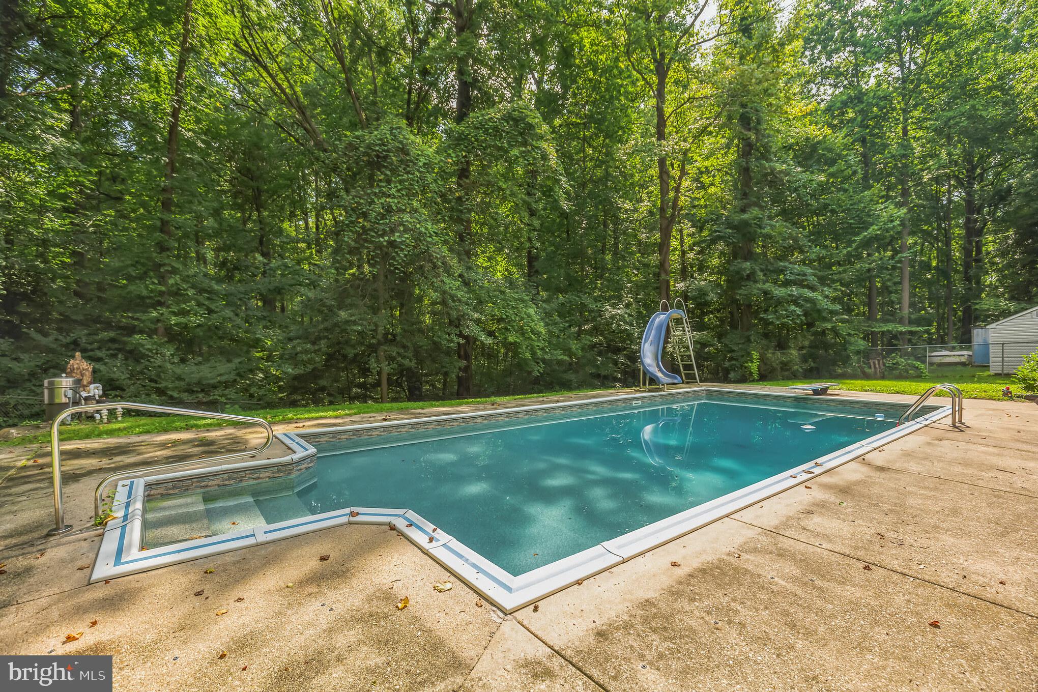 PARIS PINES - Residential