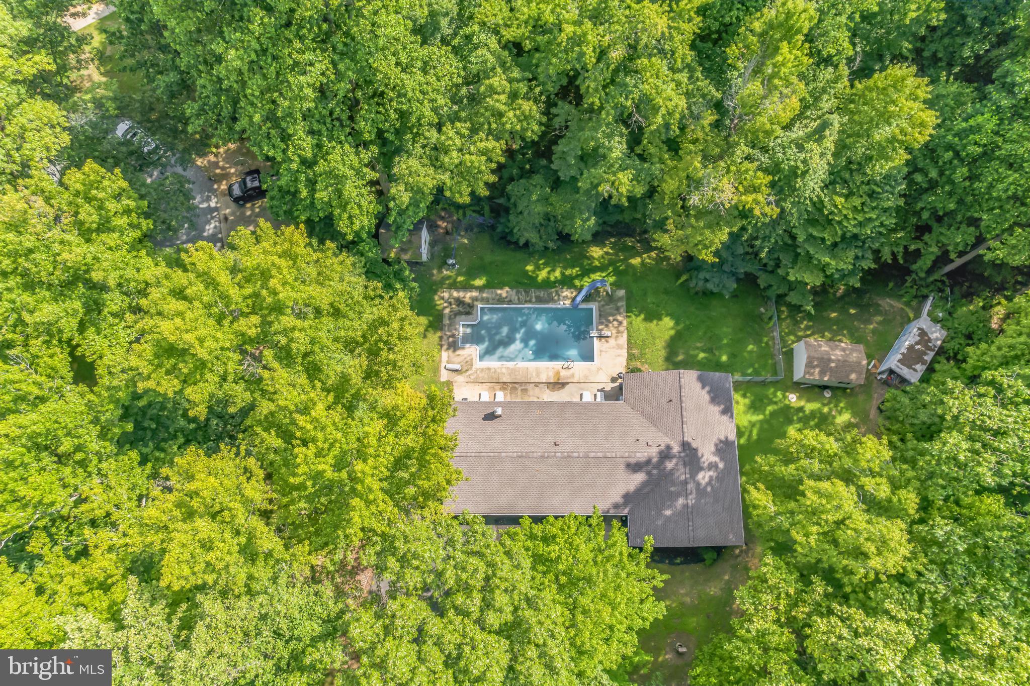 PARIS PINES - Residential