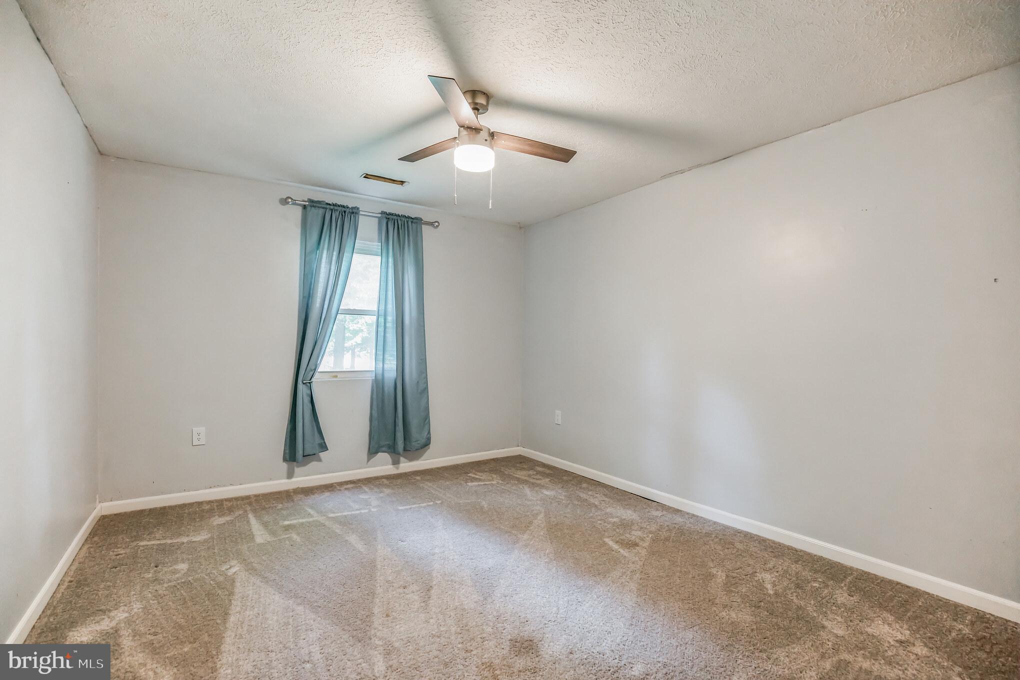 PARIS PINES - Residential