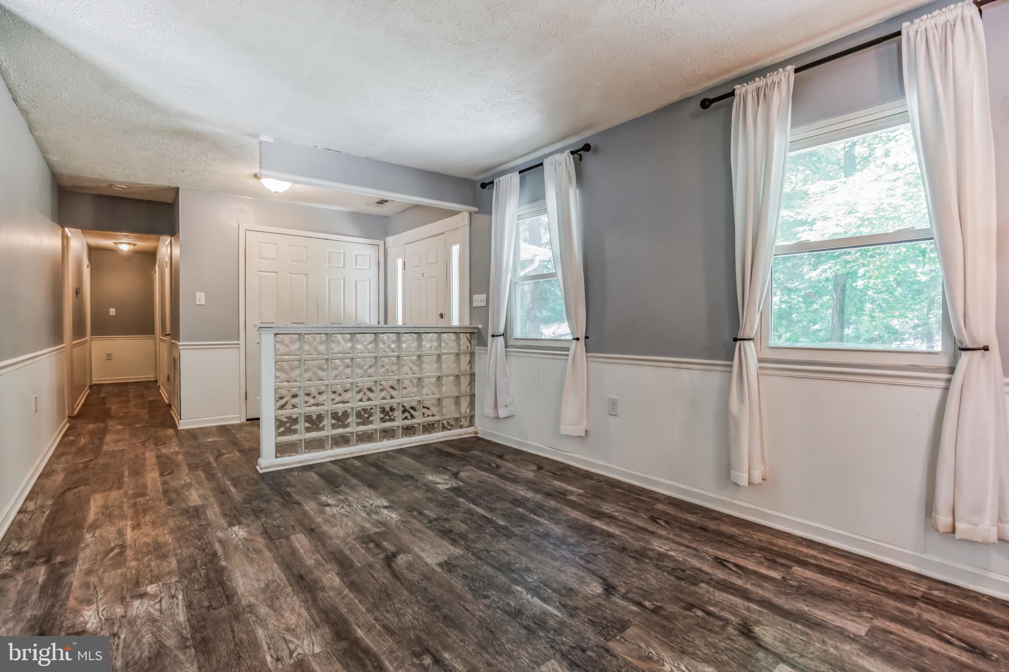 PARIS PINES - Residential