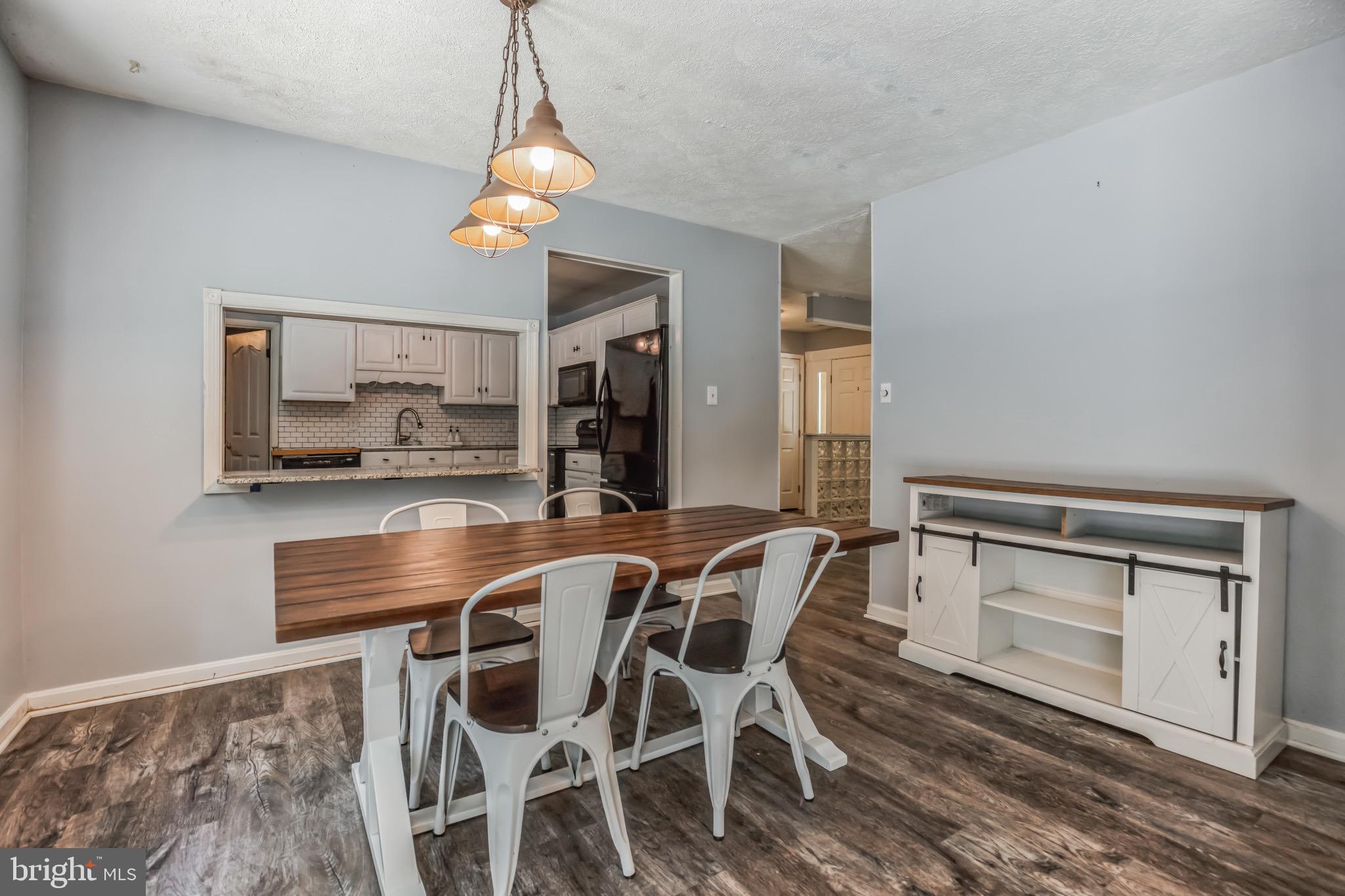 PARIS PINES - Residential