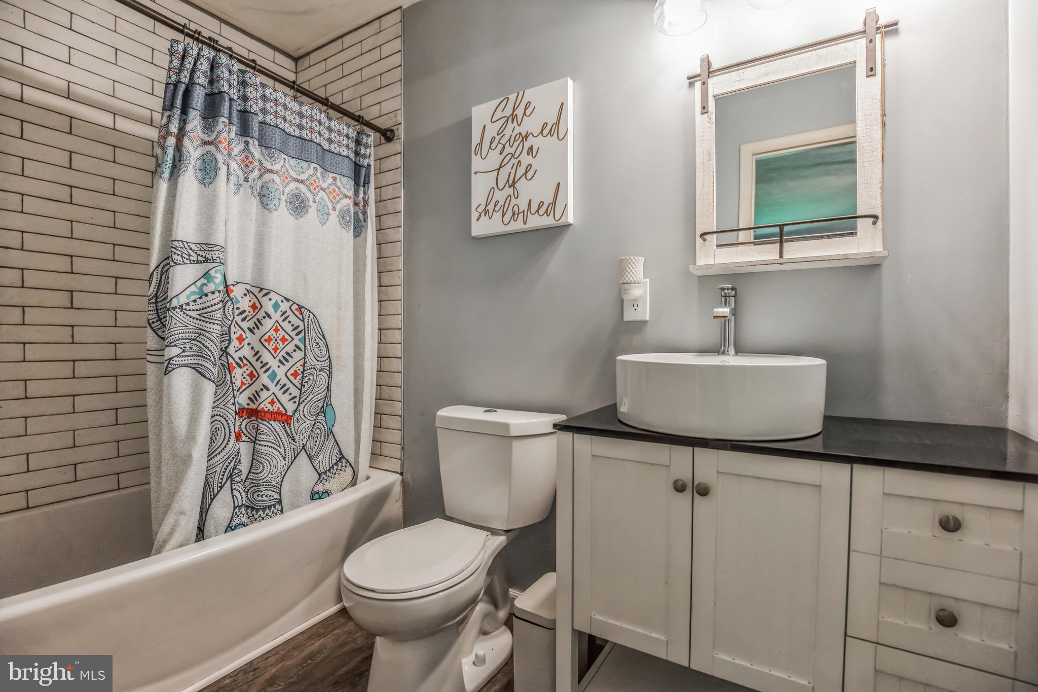 PARIS PINES - Residential