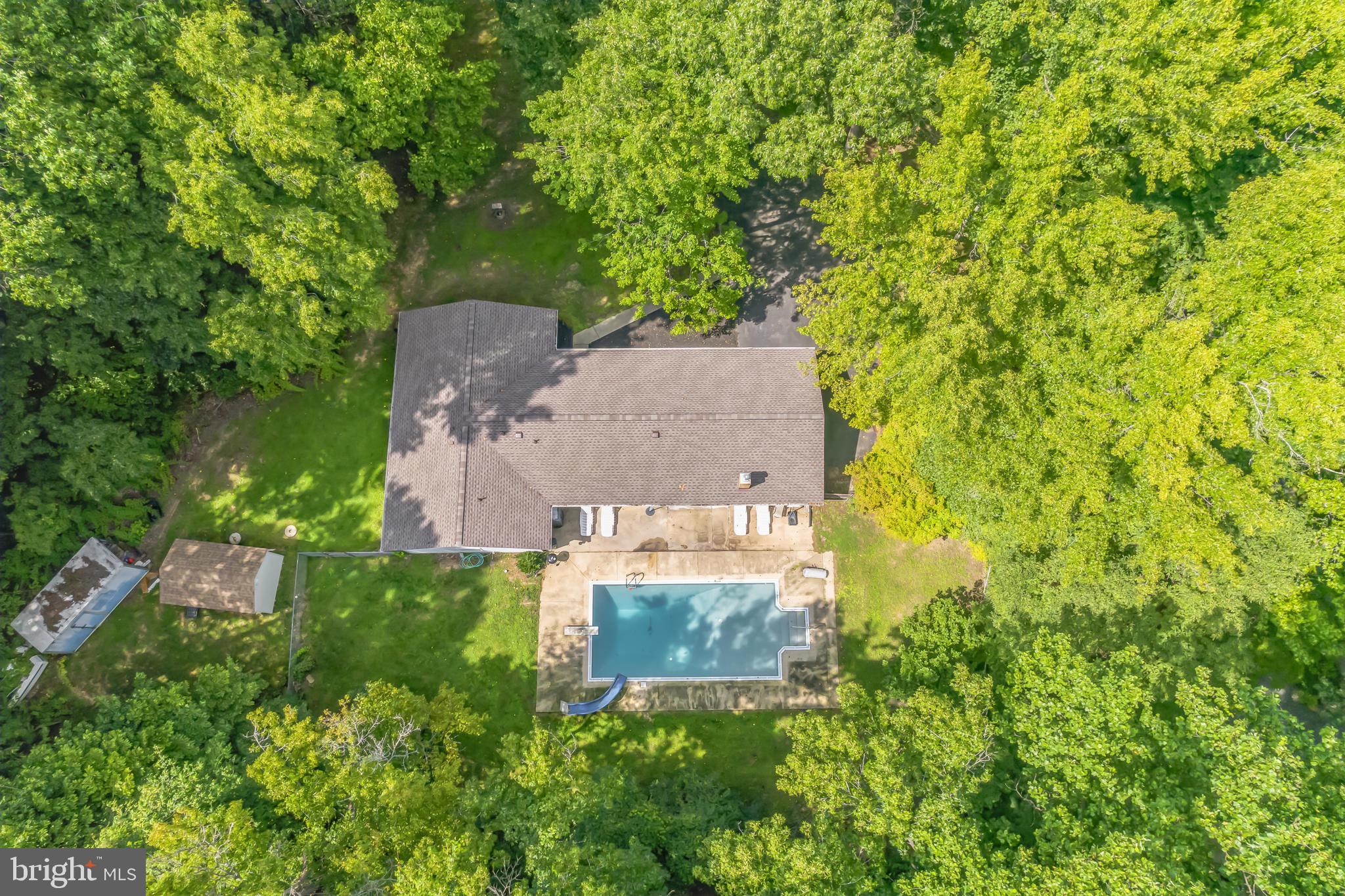 PARIS PINES - Residential