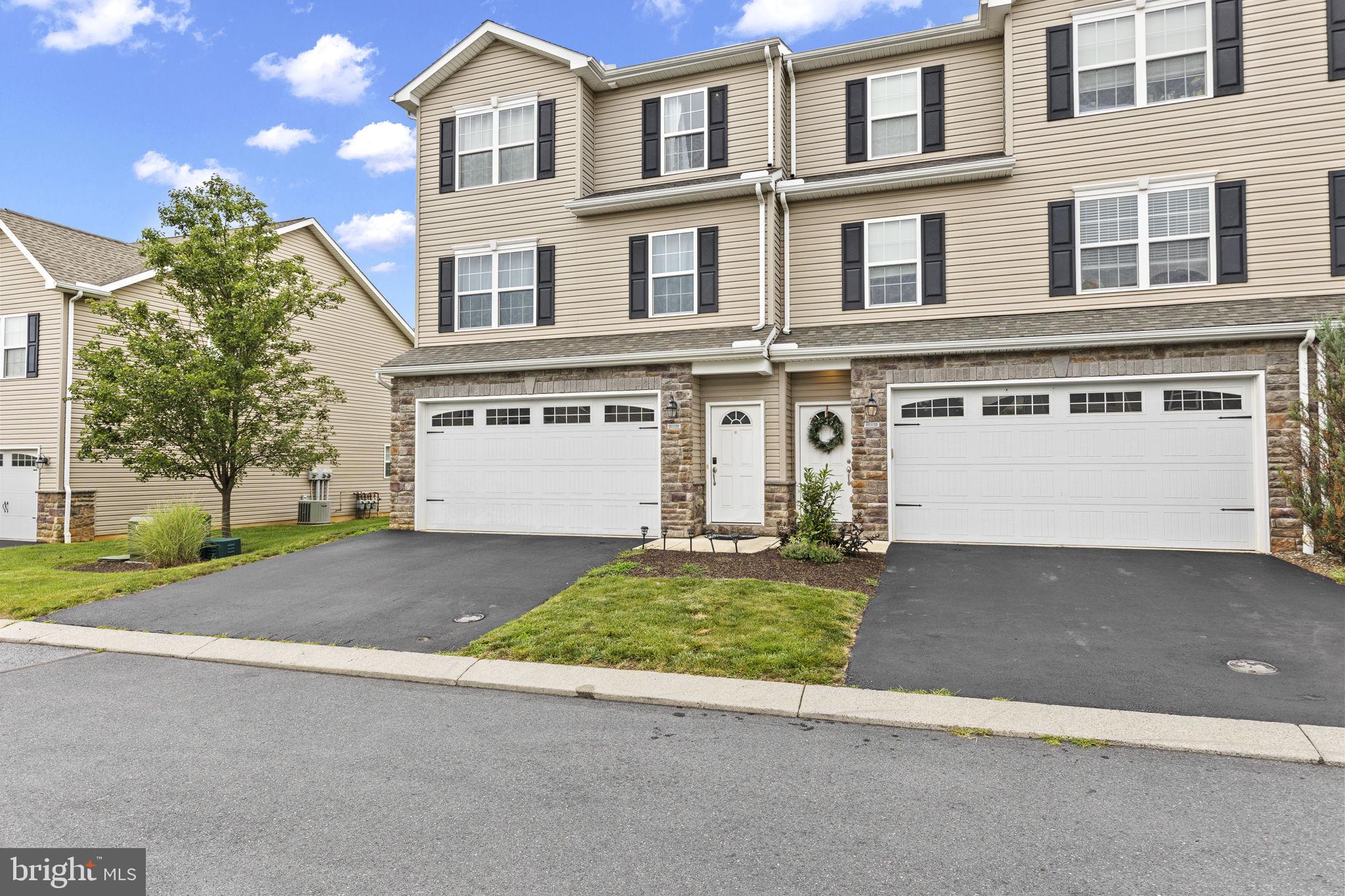 828 SPRING ROCK COURT