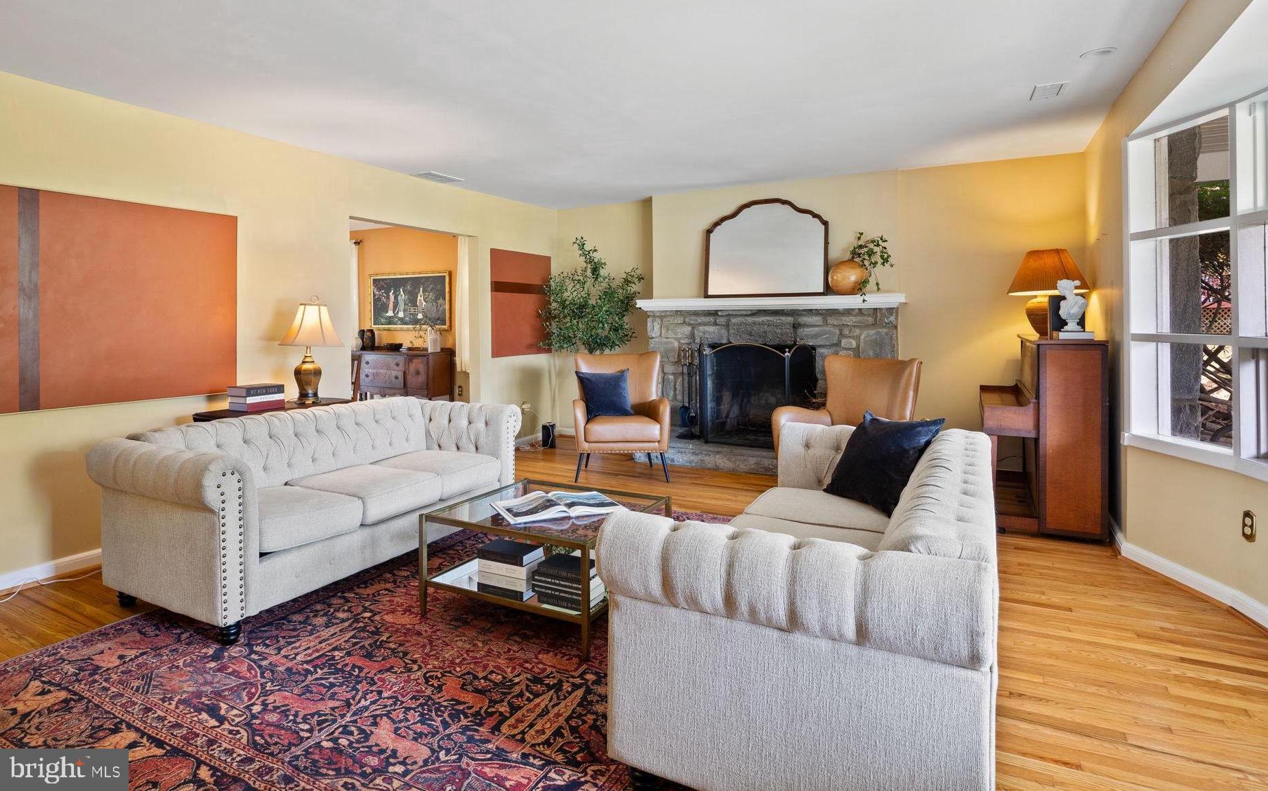 1014 TOWNSEND CIRCLE