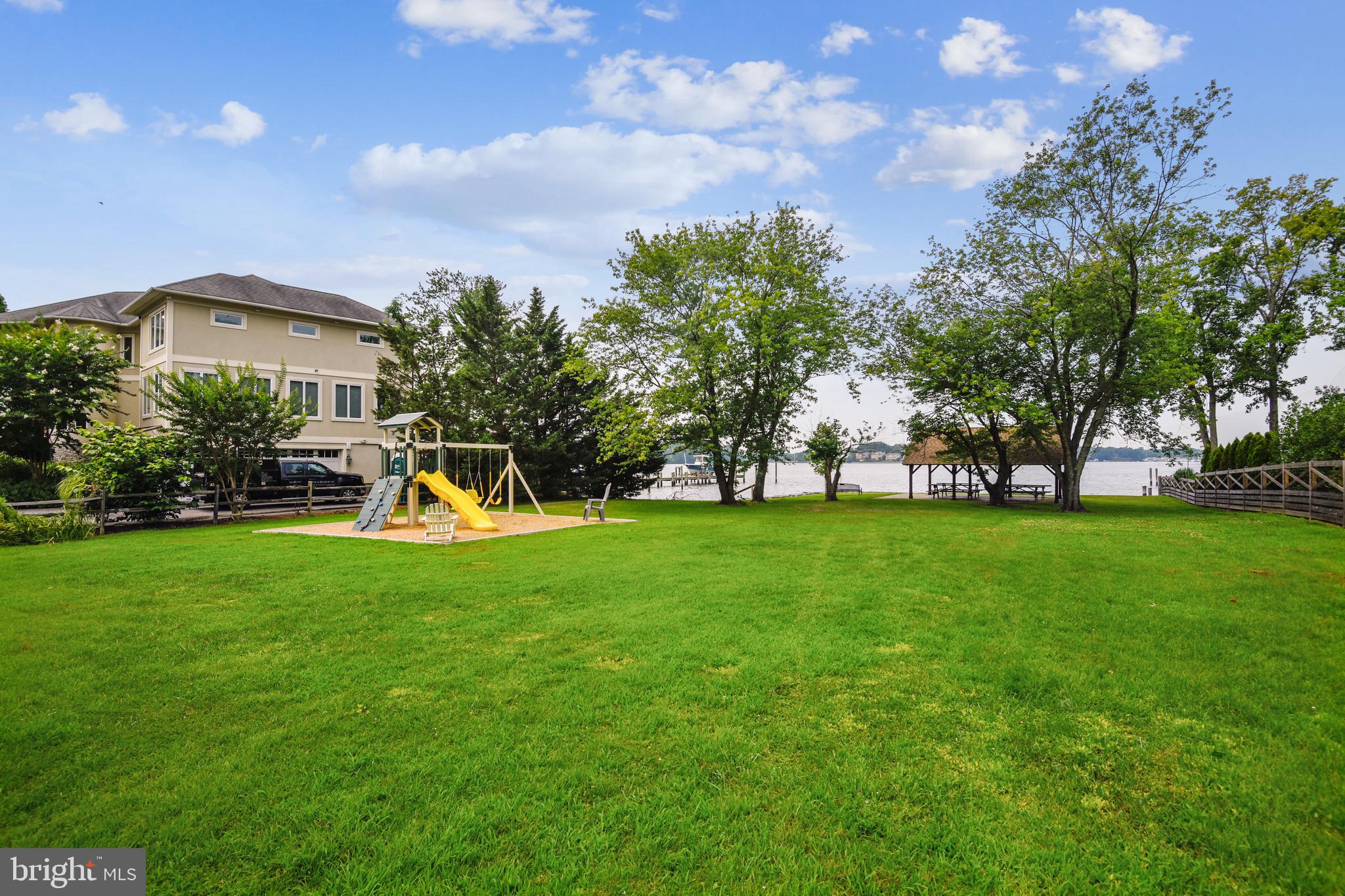 WILD ROSE SHORES - Residential